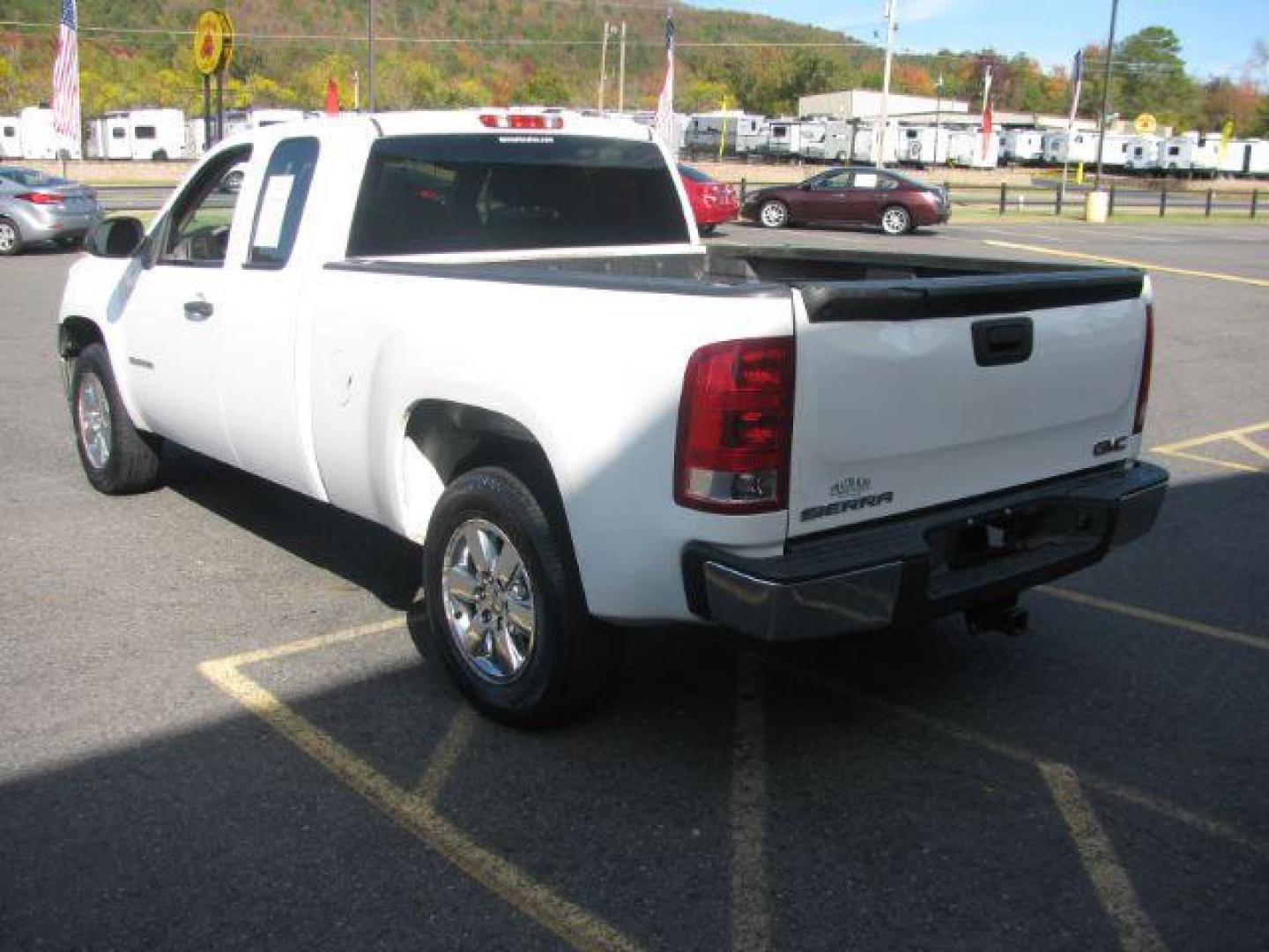 2013 White GMC Sierra 1500 Work Truck Ext. Cab 2WD (1GTR1TEAXDZ) with an 4.8L V8 OHV 16V engine, 6-Speed Automatic transmission, located at 2443 Albert Pike, Hot Springs, AR, 71913, (501) 623-6255, 34.492222, -93.109993 - LISTED FEATURES MAY BE OPTIONAL AND NOT INCLUDED ON THIS VEHICLE!!! - Photo#2