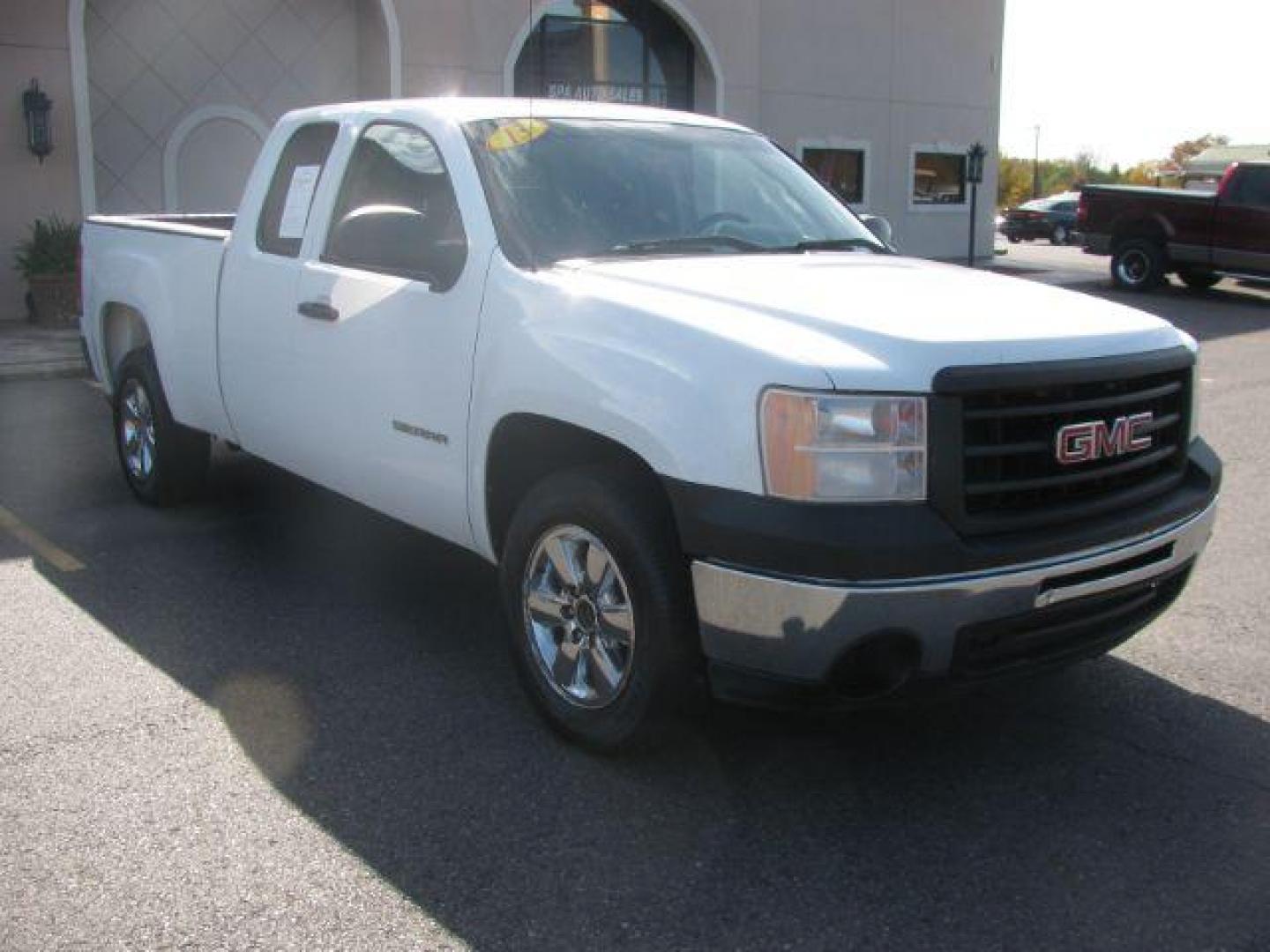 2013 White GMC Sierra 1500 Work Truck Ext. Cab 2WD (1GTR1TEAXDZ) with an 4.8L V8 OHV 16V engine, 6-Speed Automatic transmission, located at 2443 Albert Pike, Hot Springs, AR, 71913, (501) 623-6255, 34.492222, -93.109993 - LISTED FEATURES MAY BE OPTIONAL AND NOT INCLUDED ON THIS VEHICLE!!! - Photo#6