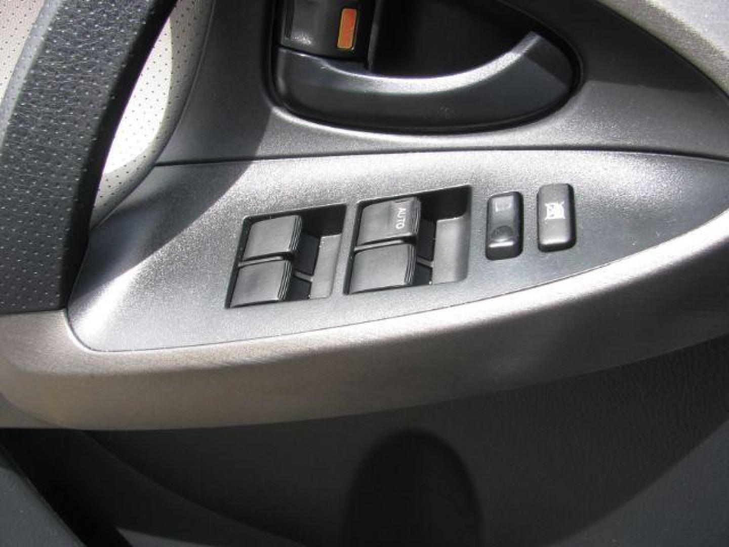2012 Silver Toyota RAV4 Limited I4 2WD (2T3YF4DV4CW) with an 2.4L L4 DOHC 16V engine, 4-Speed Automatic transmission, located at 2443 Albert Pike, Hot Springs, AR, 71913, (501) 623-6255, 34.492222, -93.109993 - Photo#10