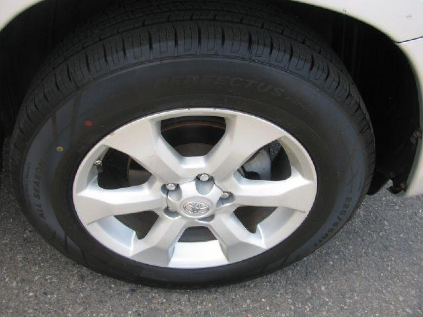 2012 Silver Toyota RAV4 Limited I4 2WD (2T3YF4DV4CW) with an 2.4L L4 DOHC 16V engine, 4-Speed Automatic transmission, located at 2443 Albert Pike, Hot Springs, AR, 71913, (501) 623-6255, 34.492222, -93.109993 - Photo#6