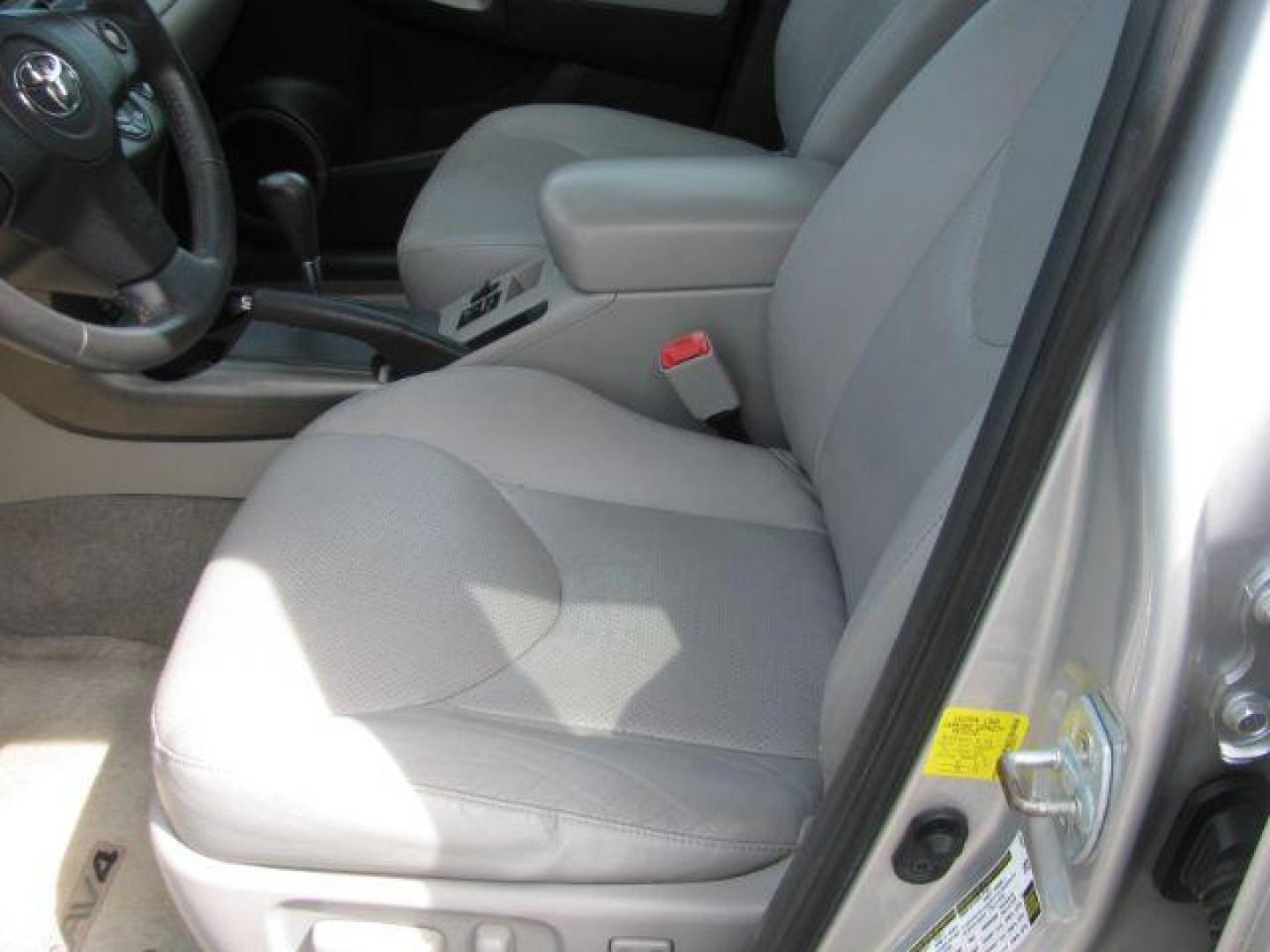 2012 Silver Toyota RAV4 Limited I4 2WD (2T3YF4DV4CW) with an 2.4L L4 DOHC 16V engine, 4-Speed Automatic transmission, located at 2443 Albert Pike, Hot Springs, AR, 71913, (501) 623-6255, 34.492222, -93.109993 - Photo#8