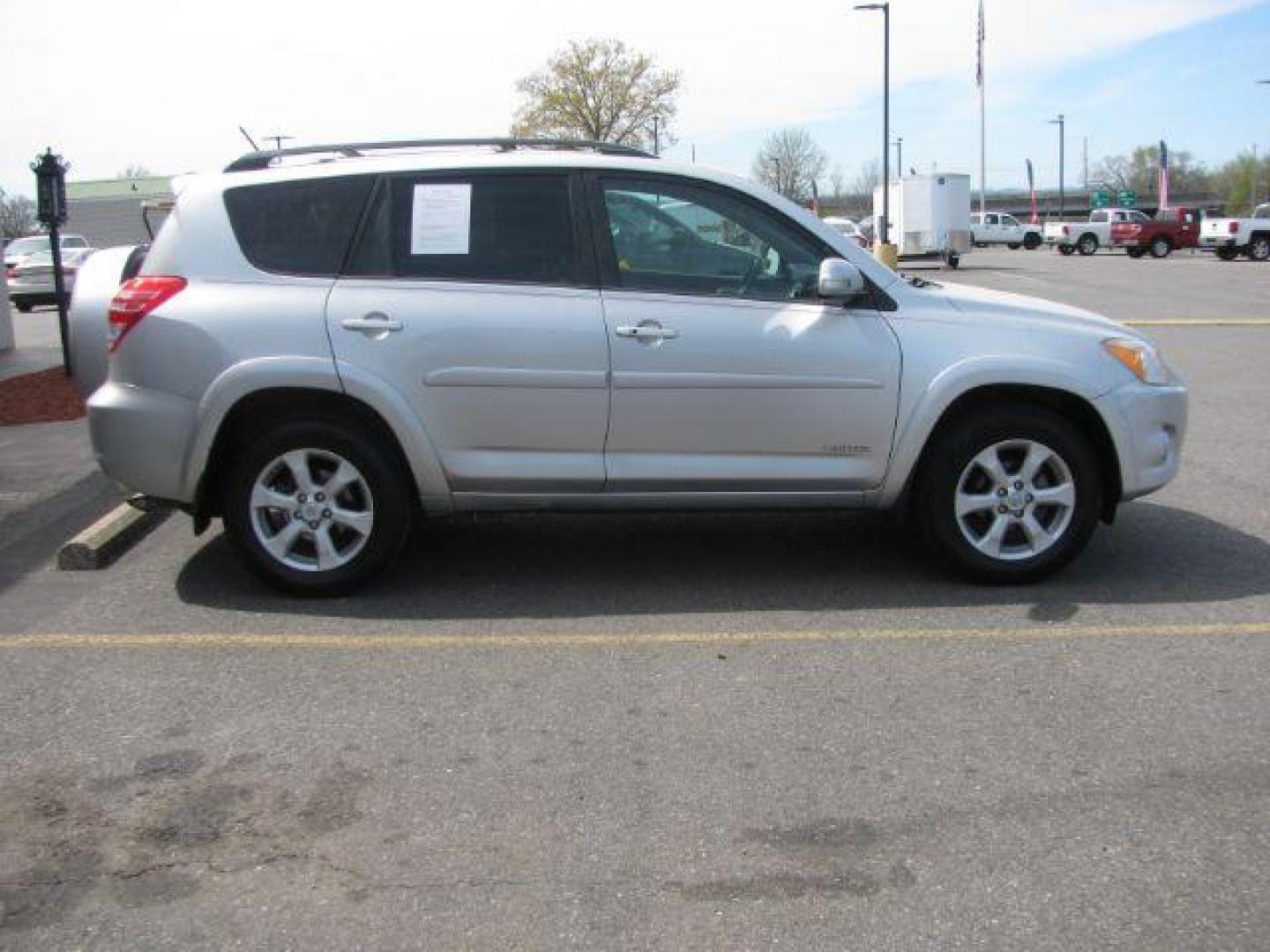 2012 Silver Toyota RAV4 Limited I4 2WD (2T3YF4DV4CW) with an 2.4L L4 DOHC 16V engine, 4-Speed Automatic transmission, located at 2443 Albert Pike, Hot Springs, AR, 71913, (501) 623-6255, 34.492222, -93.109993 - Photo#4
