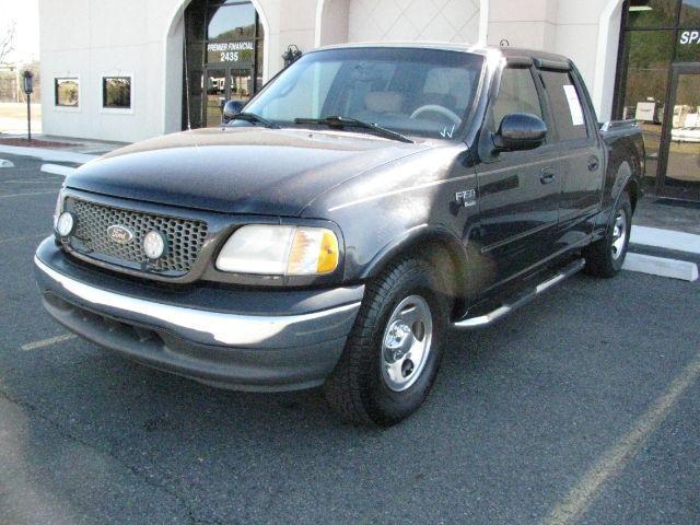 2001 Ford F-150 Lariat's photo