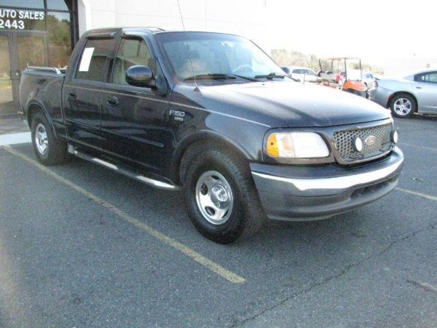 2001 Blue Ford F-150 XLT | LARIAT (1FTRW07L81K) with an Triton 5.4L V-8 regular unleaded engine, Automatic transmission, located at 2443 Albert Pike, Hot Springs, AR, 71913, (501) 623-6255, 34.492222, -93.109993 - Photo#5
