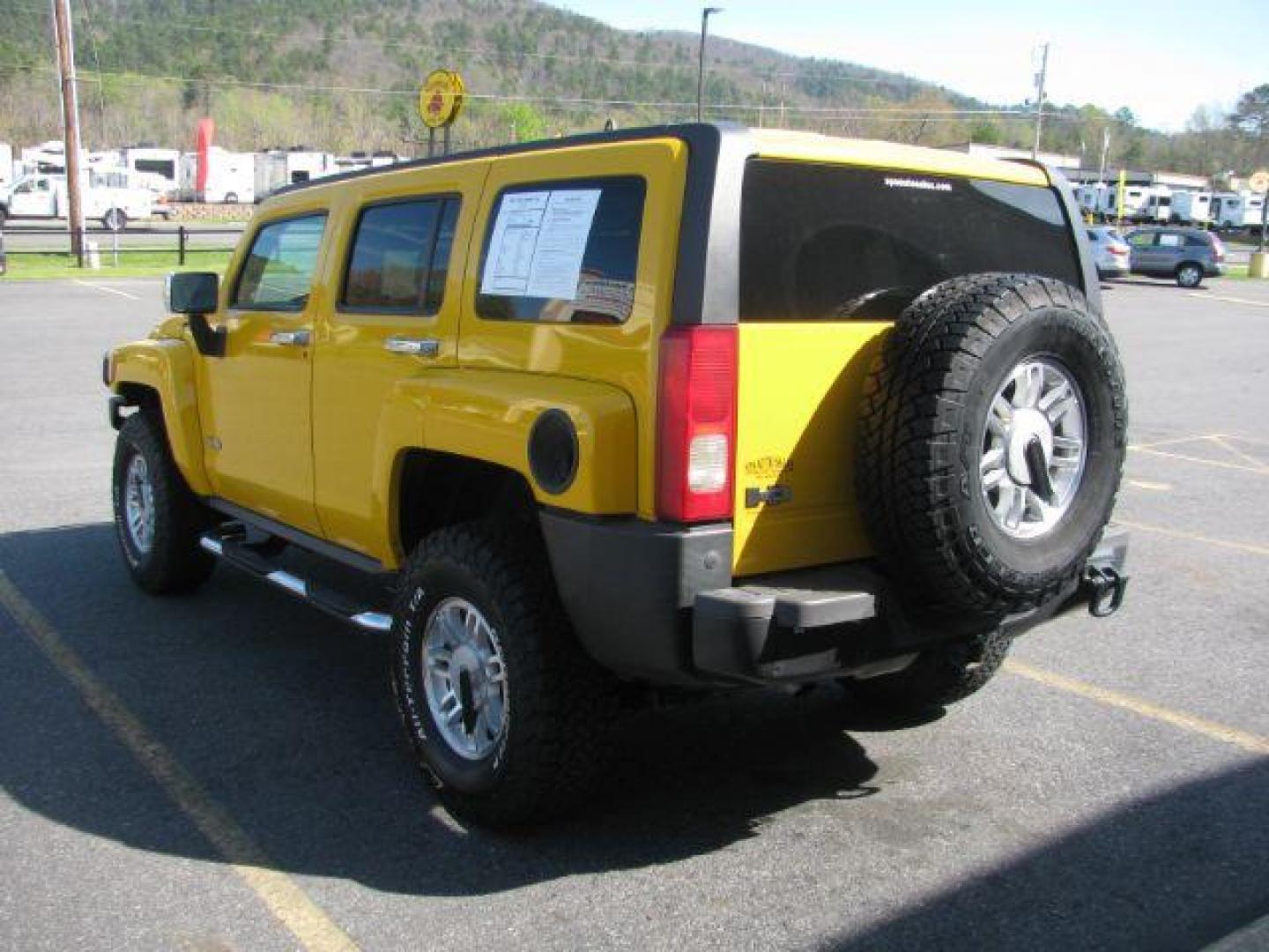 2006 Yellow Hummer H3 Sport Utility (5GTDN136868) with an 3.5L L5 DOHC 20V engine, located at 2443 Albert Pike, Hot Springs, AR, 71913, (501) 623-6255, 34.492222, -93.109993 - ALL LISTED FEATURES MAY NOT BE AVAILABLE!!! - Photo#3