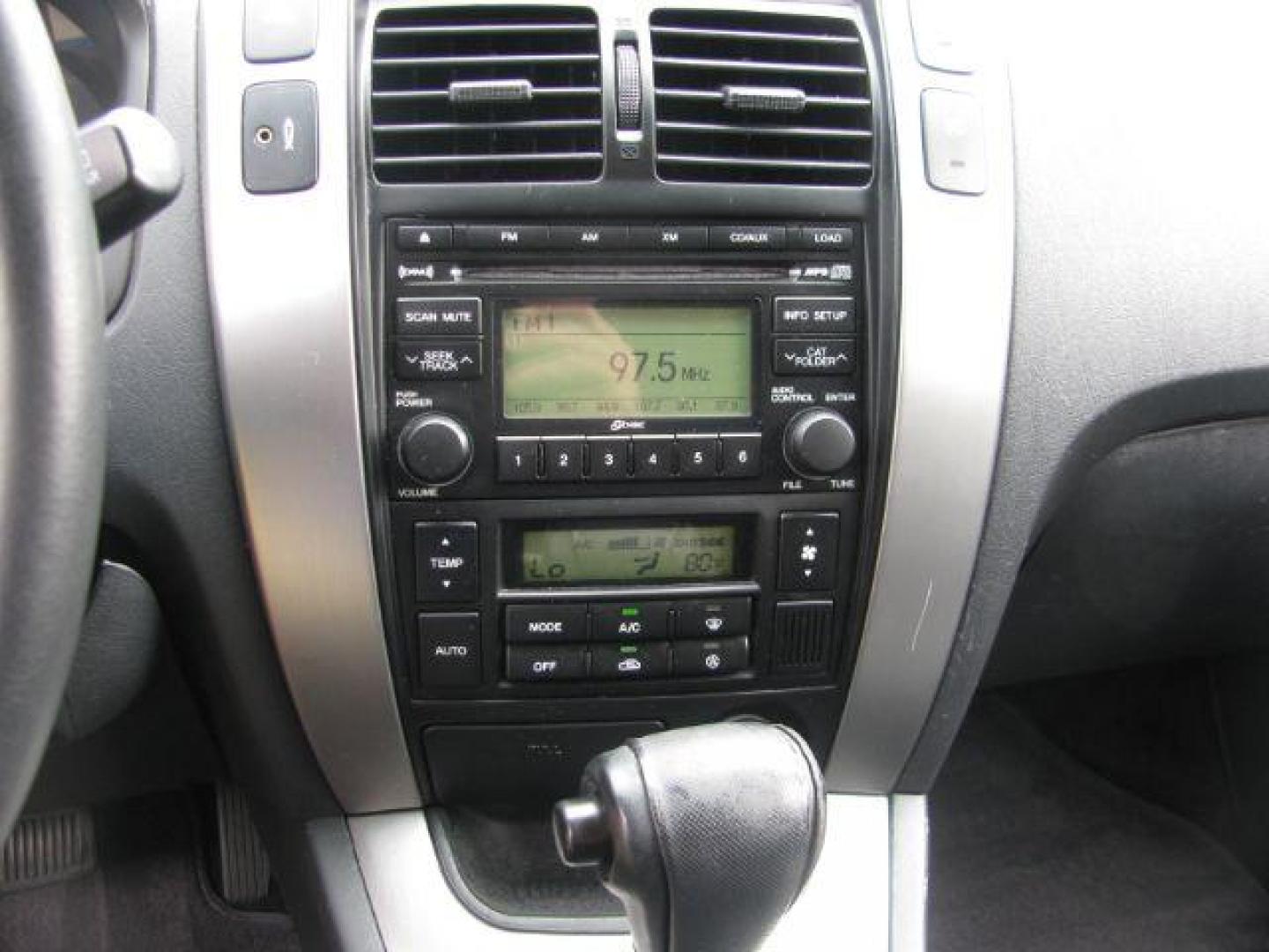 2009 Gray Hyundai Tucson Limited 2.0 2WD (KM8JN12B69U) with an 2.0L L4 DOHC 16V engine, located at 2443 Albert Pike, Hot Springs, AR, 71913, (501) 623-6255, 34.492222, -93.109993 - Photo#9