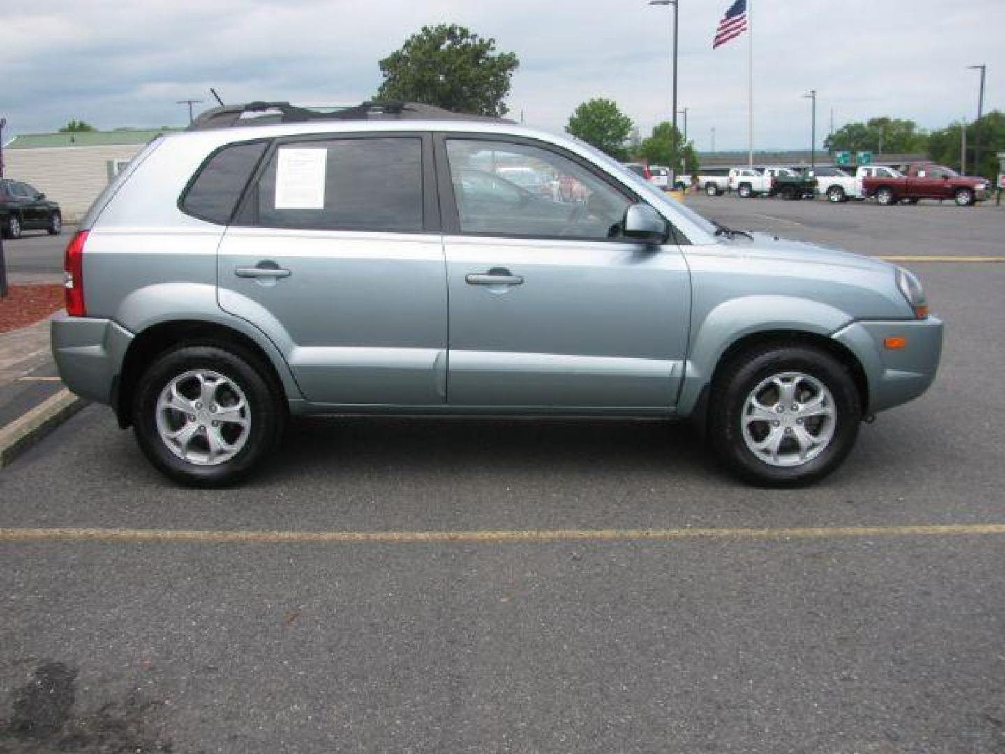 2009 Gray Hyundai Tucson Limited 2.0 2WD (KM8JN12B69U) with an 2.0L L4 DOHC 16V engine, located at 2443 Albert Pike, Hot Springs, AR, 71913, (501) 623-6255, 34.492222, -93.109993 - Photo#1