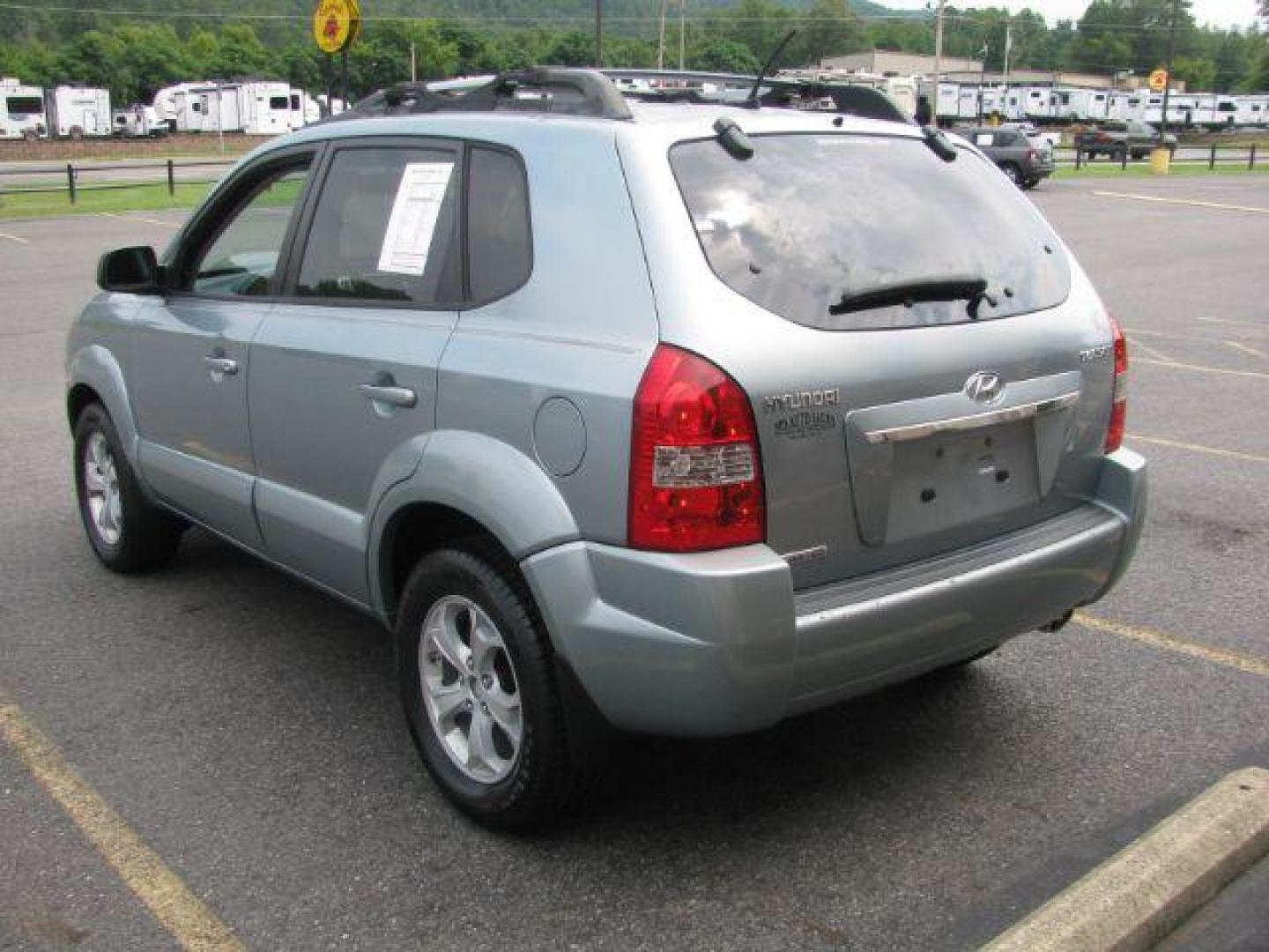 2009 Gray Hyundai Tucson Limited 2.0 2WD (KM8JN12B69U) with an 2.0L L4 DOHC 16V engine, located at 2443 Albert Pike, Hot Springs, AR, 71913, (501) 623-6255, 34.492222, -93.109993 - Photo#3