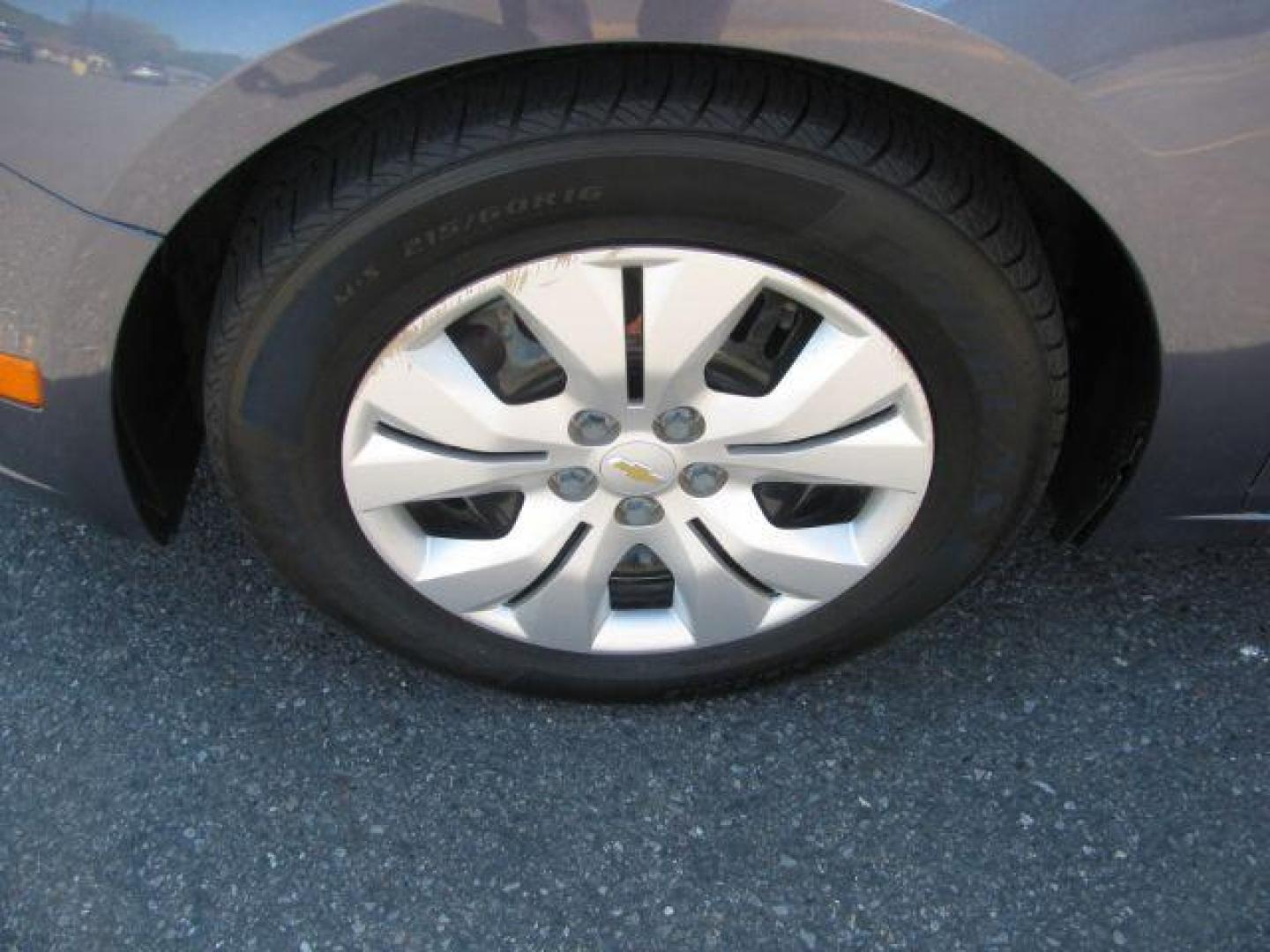 2014 Gray Chevrolet Cruze LS Auto (1G1PA5SH3E7) with an 1.8L L4 DOHC 16V FFV engine, 6-Speed Automatic transmission, located at 2443 Albert Pike, Hot Springs, AR, 71913, (501) 623-6255, 34.492222, -93.109993 - PRICE $10,995 DOWN $995 PAYMENTS $150 EVERY TWO WEEKS ($325 MONTHLY) INTEREST RATE 9.9% TERM 36 MONTHS W.A.C. - Photo#6