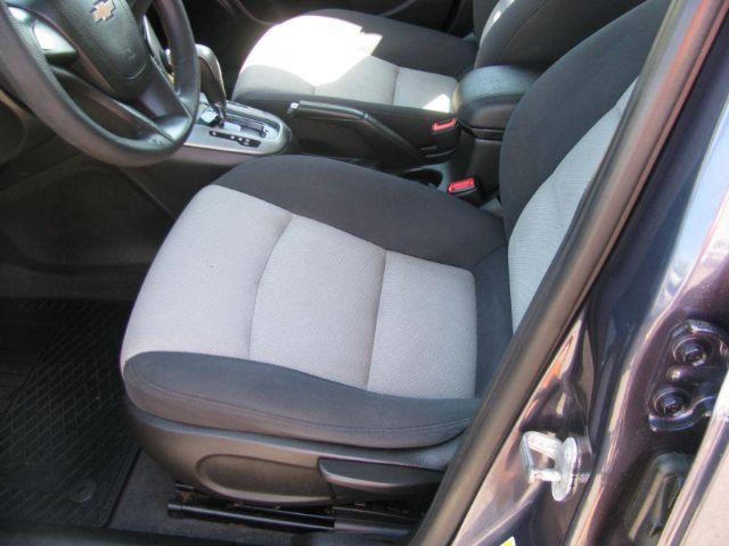 2014 Gray Chevrolet Cruze LS Auto (1G1PA5SH3E7) with an 1.8L L4 DOHC 16V FFV engine, 6-Speed Automatic transmission, located at 2443 Albert Pike, Hot Springs, AR, 71913, (501) 623-6255, 34.492222, -93.109993 - PRICE $10,995 DOWN $995 PAYMENTS $150 EVERY TWO WEEKS ($325 MONTHLY) INTEREST RATE 9.9% TERM 36 MONTHS W.A.C. - Photo#8