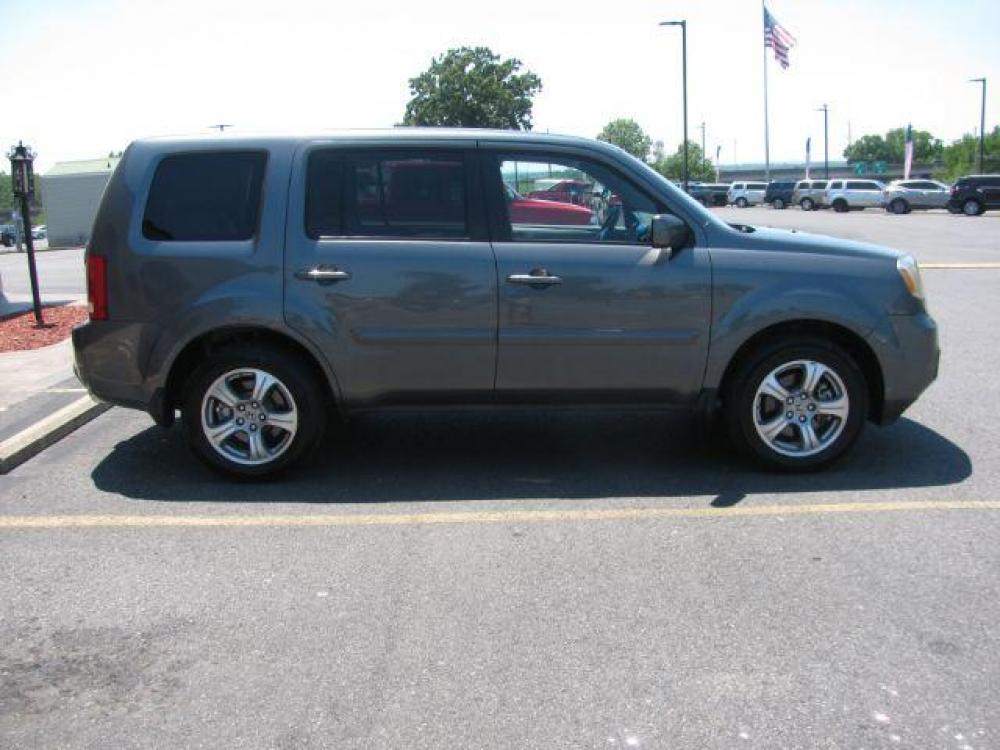 2012 Gray Honda Pilot EX 4WD 5-Spd AT (5FNYF4H41CB) with an 3.5L V6 SOHC 24V engine, 5-Speed Automatic transmission, located at 2443 Albert Pike, Hot Springs, AR, 71913, (501) 623-6255, 34.492222, -93.109993 - Photo #4