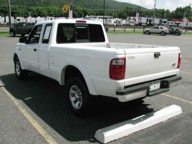 2005 White Ford Ranger Edge SuperCab 2-Door 2WD (1FTYR14U45P) with an 3.0L V6 OHV 12V engine, 5-Speed Automatic transmission, located at 2443 Albert Pike, Hot Springs, AR, 71913, (501) 623-6255, 34.492222, -93.109993 - PRICE $10,995 DOWN $1,095 PAYMENTS $150 EVERY TWO WEEKS ($325 MONTHLY) INTEREST RATE 9.9% TERM 35 MONTHS W.A.C.- Photo#4