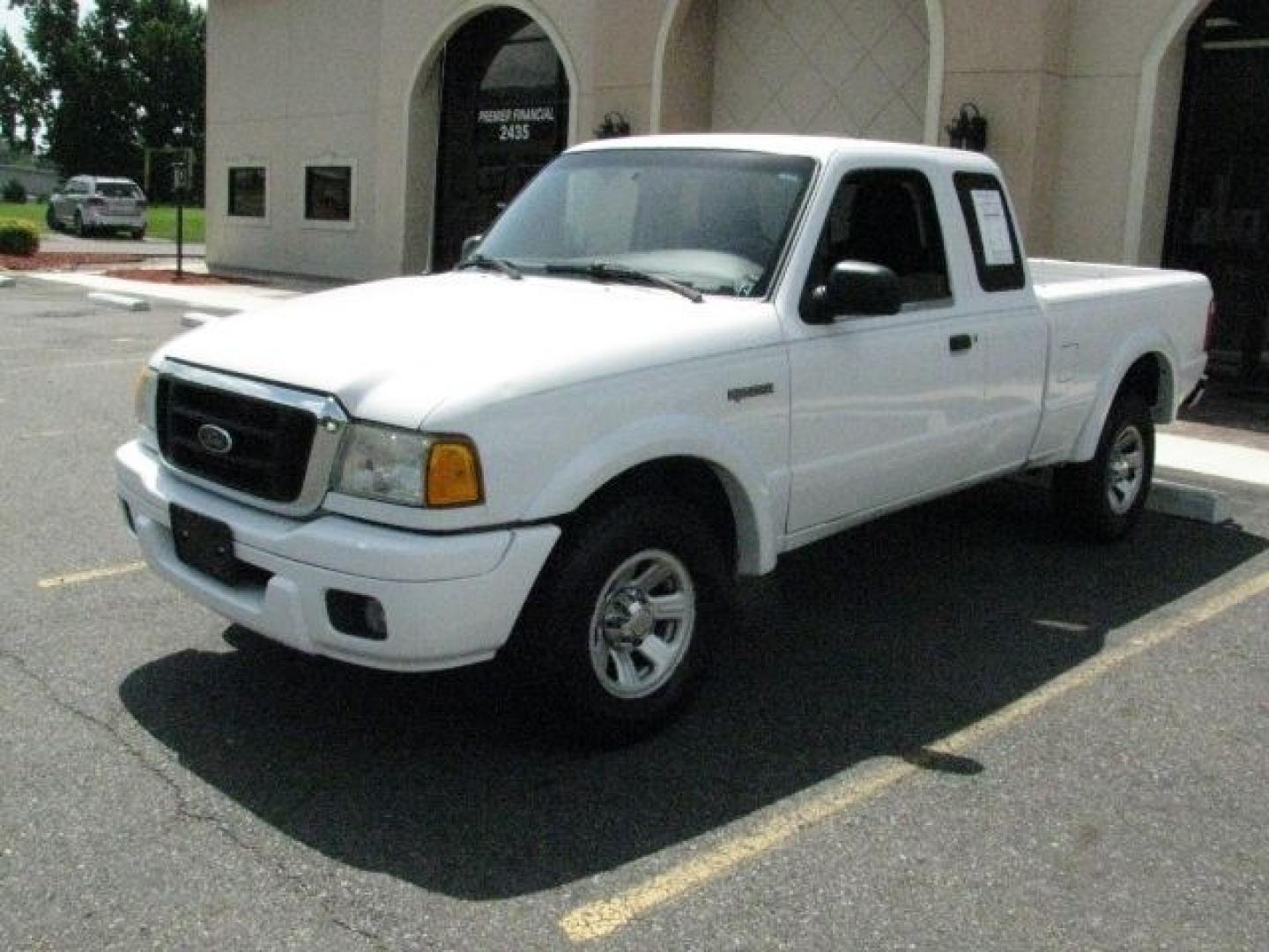 2005 White Ford Ranger Edge SuperCab 2-Door 2WD (1FTYR14U45P) with an 3.0L V6 OHV 12V engine, 5-Speed Automatic transmission, located at 2443 Albert Pike, Hot Springs, AR, 71913, (501) 623-6255, 34.492222, -93.109993 - PRICE $10,995 DOWN $1,095 PAYMENTS $150 EVERY TWO WEEKS ($325 MONTHLY) INTEREST RATE 9.9% TERM 35 MONTHS W.A.C.- Photo#6