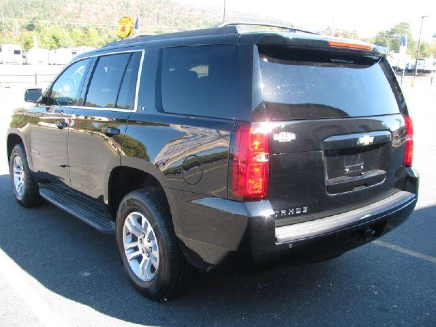 2015 Black Chevrolet Tahoe LS 4WD (1GNSKAKC7FR) with an 5.3L V8 OHV 16V engine, 6-Speed Automatic transmission, located at 2443 Albert Pike, Hot Springs, AR, 71913, (501) 623-6255, 34.492222, -93.109993 - Photo#3