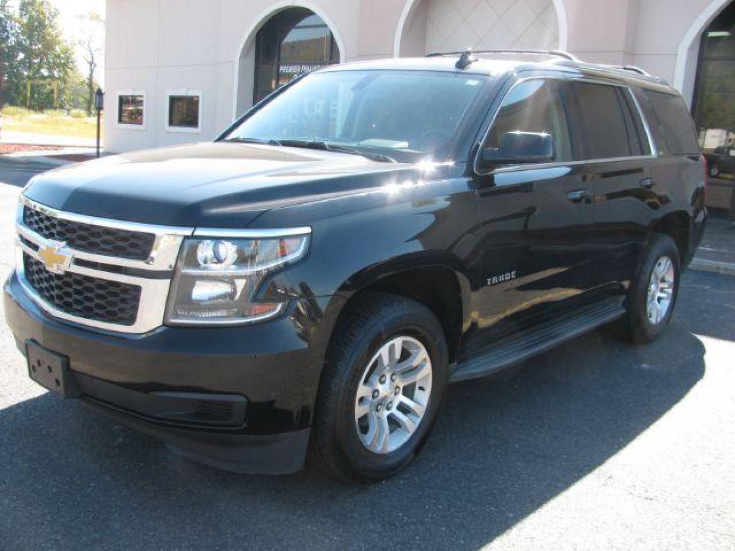 2015 Black Chevrolet Tahoe LS 4WD (1GNSKAKC7FR) with an 5.3L V8 OHV 16V engine, 6-Speed Automatic transmission, located at 2443 Albert Pike, Hot Springs, AR, 71913, (501) 623-6255, 34.492222, -93.109993 - Photo#5