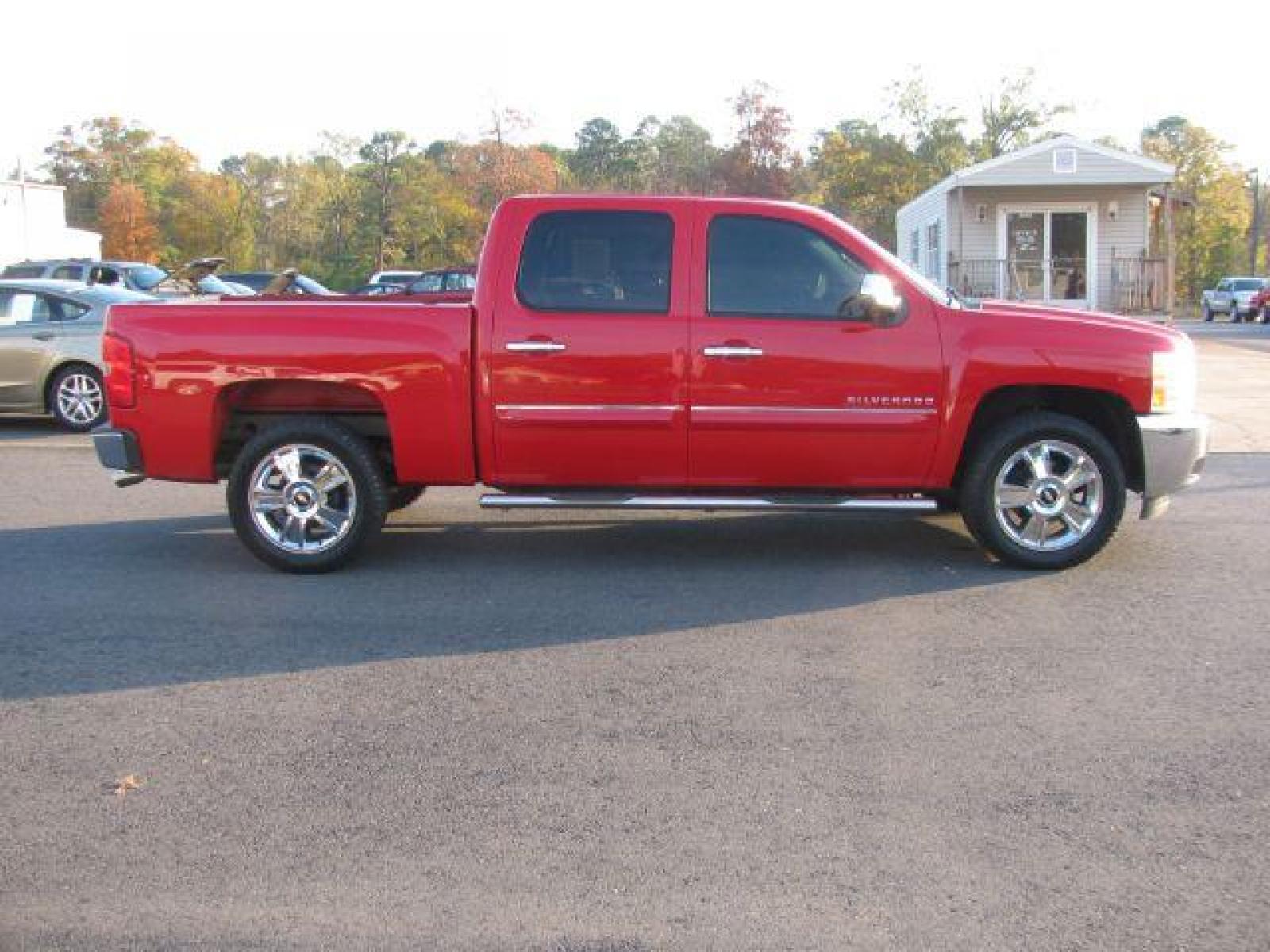2013 Red Chevrolet Silverado 1500 LT Crew Cab 2WD (3GCPCSE07DG) with an 5.3L V8 OHV 16V FFV engine, 6-Speed Automatic transmission, located at 2443 Albert Pike, Hot Springs, AR, 71913, (501) 623-6255, 34.492222, -93.109993 - Photo #5