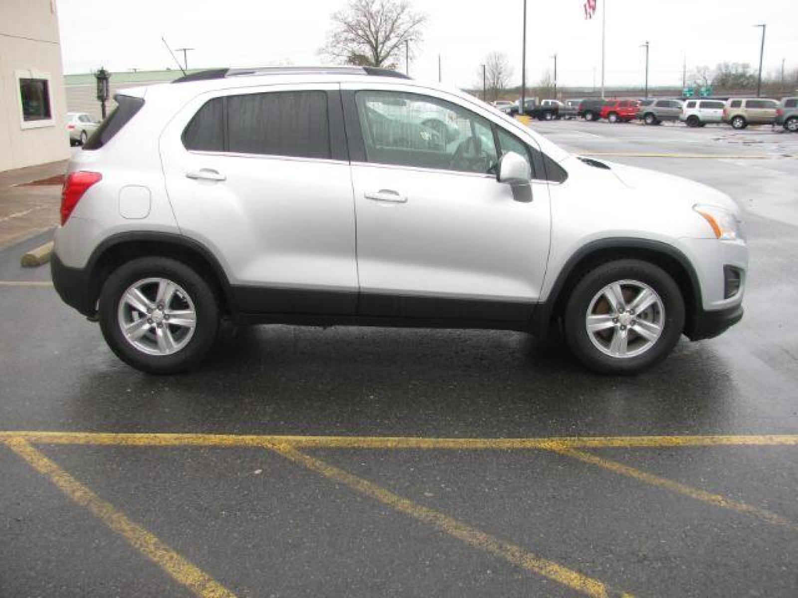 2015 Silver Chevrolet Trax LT FWD (KL7CJLSB5FB) with an 1.4L L4 DOHC 16V engine, 6-Speed Automatic transmission, located at 2443 Albert Pike, Hot Springs, AR, 71913, (501) 623-6255, 34.492222, -93.109993 - Photo #4