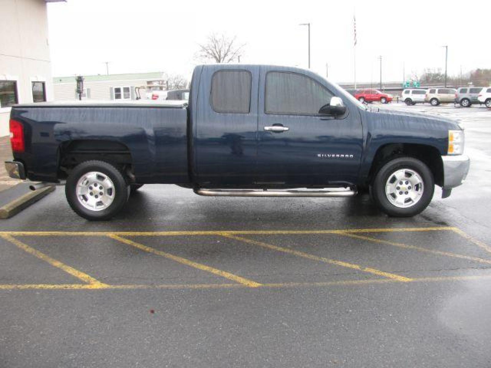 2012 Blue Chevrolet Silverado 1500 LT Ext. Cab 2WD (1GCRCSE04CZ) with an 5.3L V8 OHV 16V FFV engine, 6-Speed Automatic transmission, located at 2443 Albert Pike, Hot Springs, AR, 71913, (501) 623-6255, 34.492222, -93.109993 - Photo #4