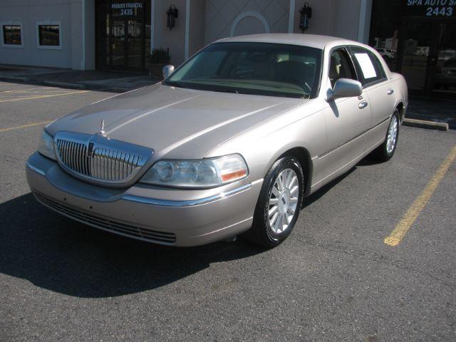 photo of 2003 Lincoln Town Car