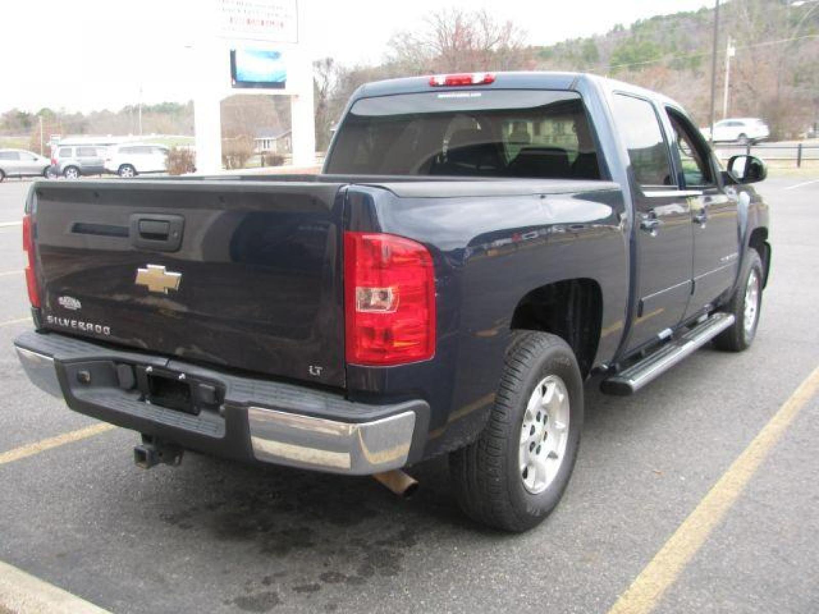 2008 Blue Chevrolet Silverado 1500 LT1 Crew Cab 2WD (2GCEC13J581) with an 5.3L V8 OHV 16V engine, 4-Speed Automatic transmission, located at 2443 Albert Pike, Hot Springs, AR, 71913, (501) 623-6255, 34.492222, -93.109993 - Photo #4