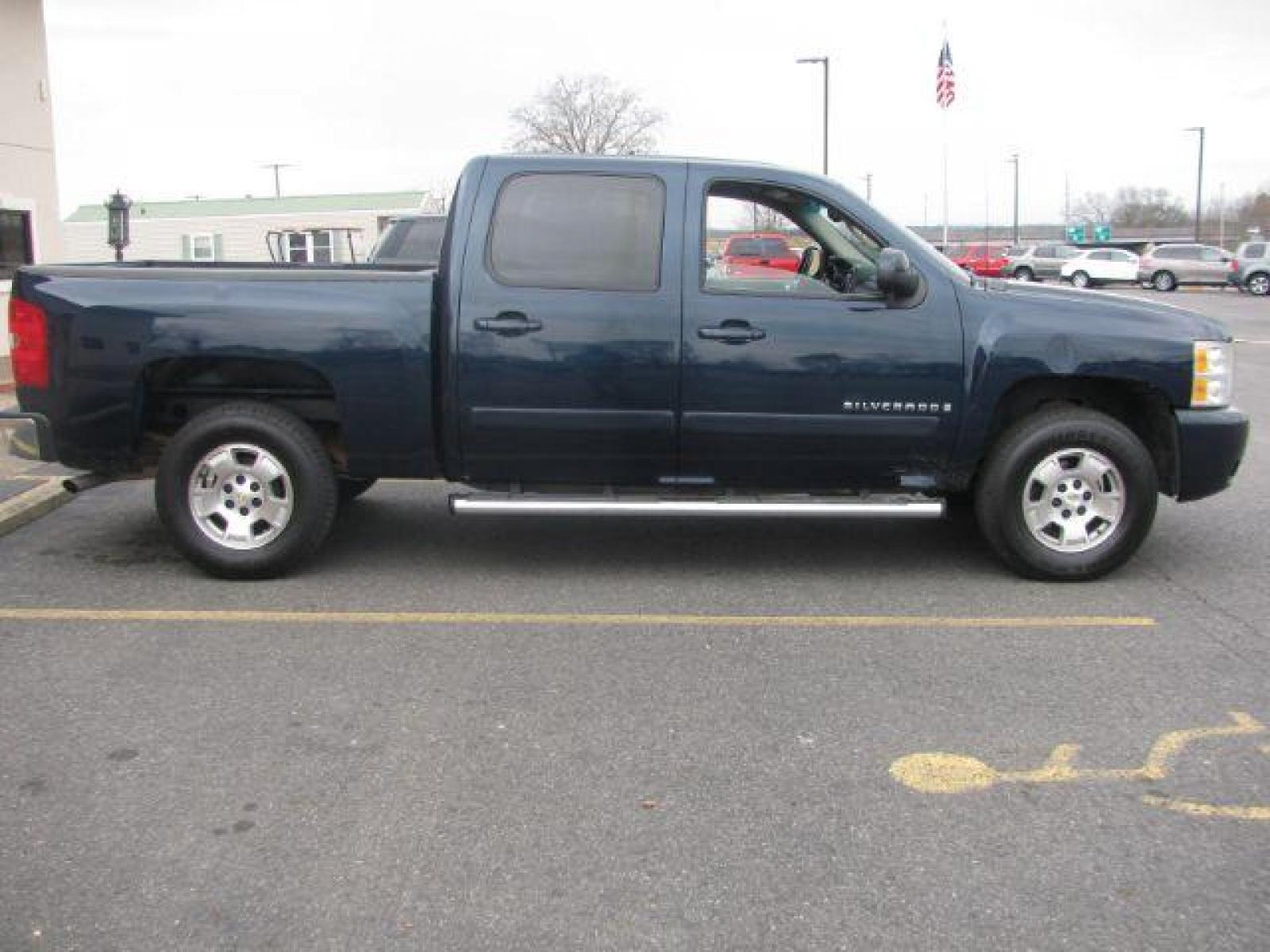 2008 Blue Chevrolet Silverado 1500 LT1 Crew Cab 2WD (2GCEC13J581) with an 5.3L V8 OHV 16V engine, 4-Speed Automatic transmission, located at 2443 Albert Pike, Hot Springs, AR, 71913, (501) 623-6255, 34.492222, -93.109993 - Photo #5