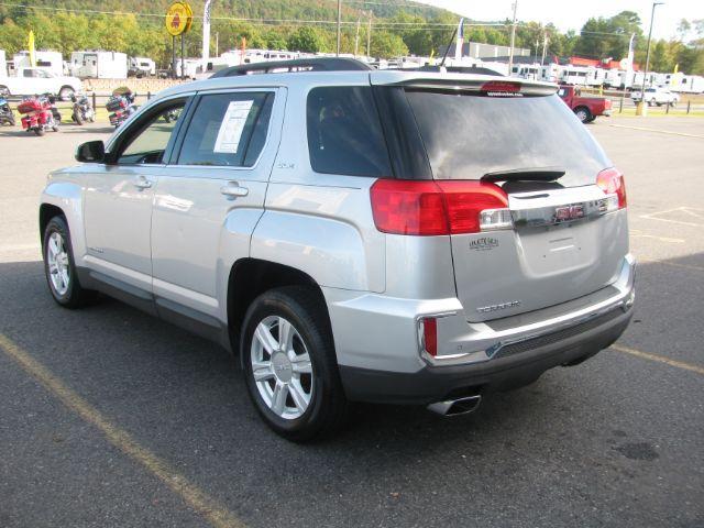 2016 Silver GMC Terrain SLE2 FWD (2GKALNEK4G6) with an 2.4L L4 DOHC 16V engine, 6-Speed Automatic transmission, located at 2443 Albert Pike, Hot Springs, AR, 71913, (501) 623-6255, 34.492222, -93.109993 - Photo#2