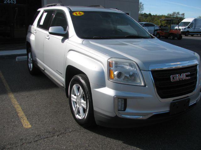 2016 Silver GMC Terrain SLE2 FWD (2GKALNEK4G6) with an 2.4L L4 DOHC 16V engine, 6-Speed Automatic transmission, located at 2443 Albert Pike, Hot Springs, AR, 71913, (501) 623-6255, 34.492222, -93.109993 - Photo#5