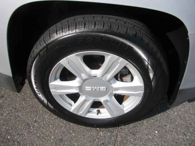 2016 Silver GMC Terrain SLE2 FWD (2GKALNEK4G6) with an 2.4L L4 DOHC 16V engine, 6-Speed Automatic transmission, located at 2443 Albert Pike, Hot Springs, AR, 71913, (501) 623-6255, 34.492222, -93.109993 - Photo#6