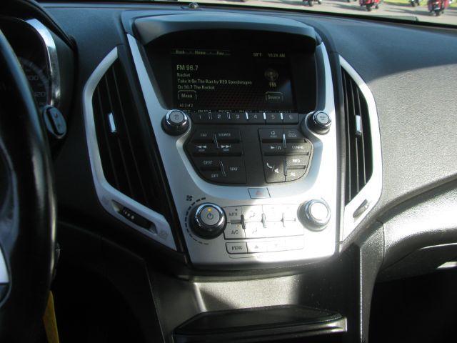 2016 Silver GMC Terrain SLE2 FWD (2GKALNEK4G6) with an 2.4L L4 DOHC 16V engine, 6-Speed Automatic transmission, located at 2443 Albert Pike, Hot Springs, AR, 71913, (501) 623-6255, 34.492222, -93.109993 - Photo#9