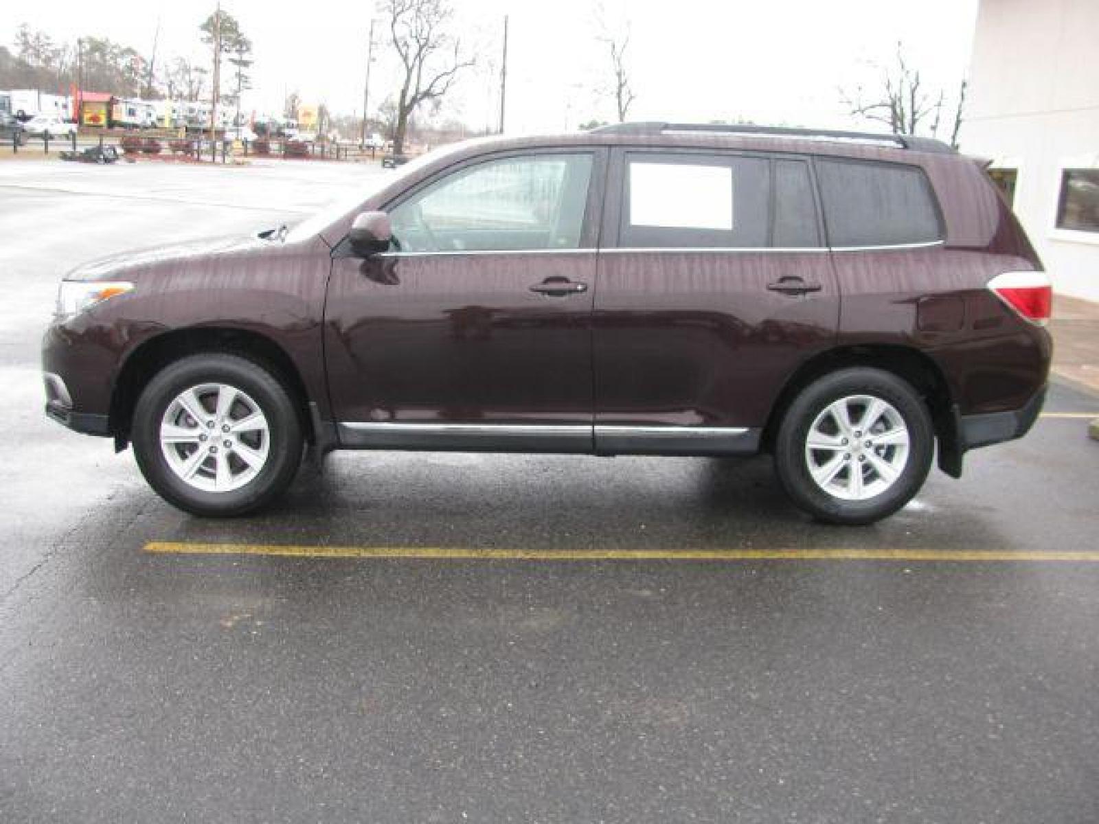 2012 Maroon Toyota Highlander Base 2WD V6 (5TDZK3EH0CS) with an 3.5L V6 DOHC 24V engine, 5-Speed Automatic transmission, located at 2443 Albert Pike, Hot Springs, AR, 71913, (501) 623-6255, 34.492222, -93.109993 - Photo #1