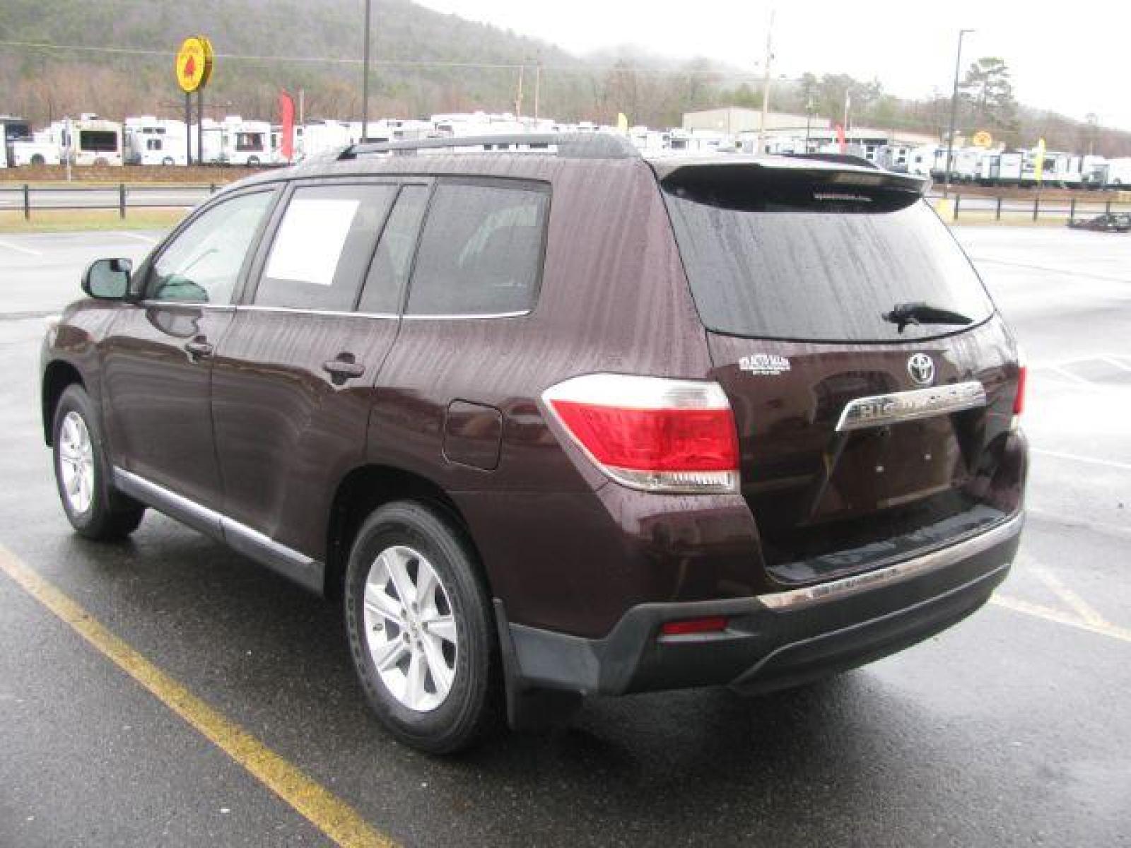2012 Maroon Toyota Highlander Base 2WD V6 (5TDZK3EH0CS) with an 3.5L V6 DOHC 24V engine, 5-Speed Automatic transmission, located at 2443 Albert Pike, Hot Springs, AR, 71913, (501) 623-6255, 34.492222, -93.109993 - Photo #2