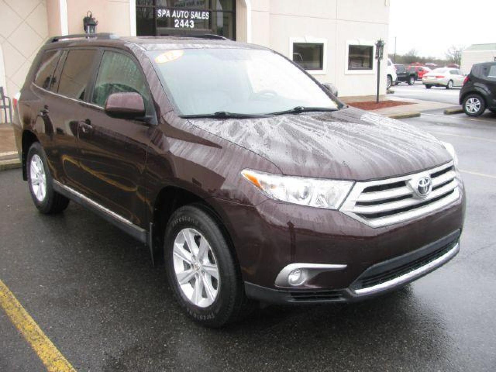 2012 Maroon Toyota Highlander Base 2WD V6 (5TDZK3EH0CS) with an 3.5L V6 DOHC 24V engine, 5-Speed Automatic transmission, located at 2443 Albert Pike, Hot Springs, AR, 71913, (501) 623-6255, 34.492222, -93.109993 - Photo #5