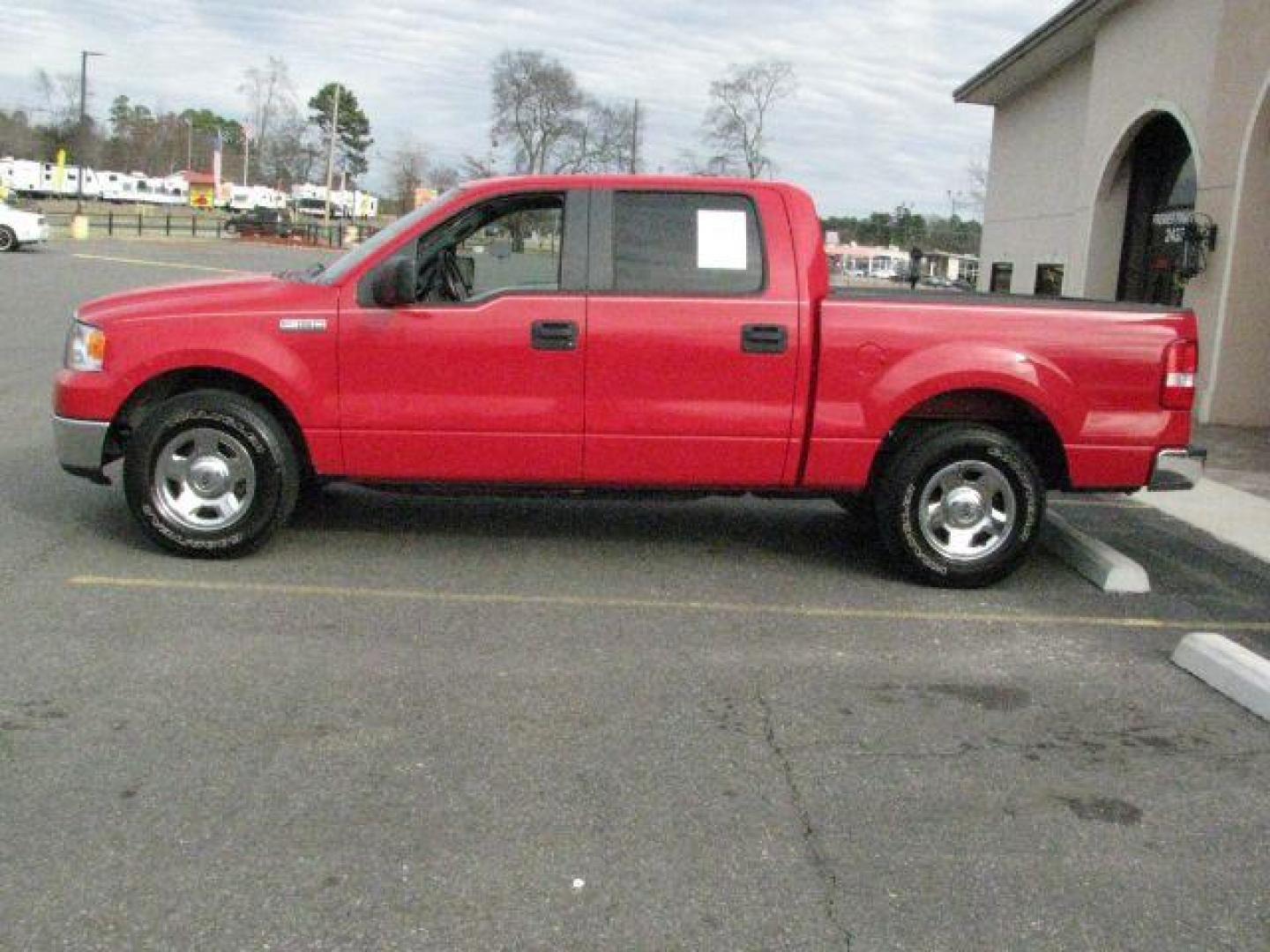 2007 Red Ford F-150 XLT SuperCrew 2WD (1FTRW12W87F) with an 4.6L V8 SOHC 16V engine, 4-Speed Automatic transmission, located at 2443 Albert Pike, Hot Springs, AR, 71913, (501) 623-6255, 34.492222, -93.109993 - Photo#1