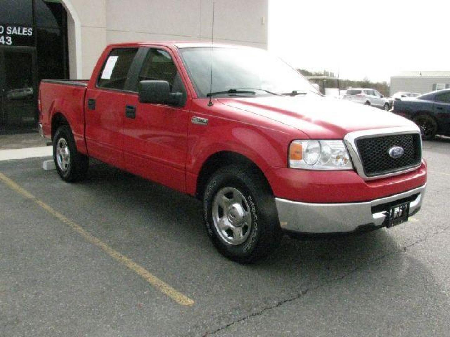 2007 Red Ford F-150 XLT SuperCrew 2WD (1FTRW12W87F) with an 4.6L V8 SOHC 16V engine, 4-Speed Automatic transmission, located at 2443 Albert Pike, Hot Springs, AR, 71913, (501) 623-6255, 34.492222, -93.109993 - Photo#6