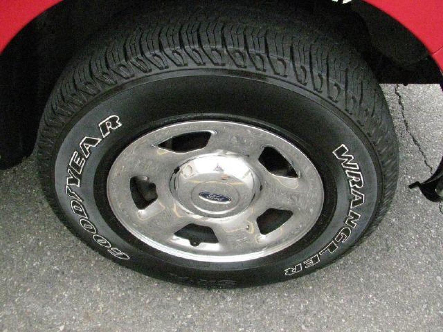 2007 Red Ford F-150 XLT SuperCrew 2WD (1FTRW12W87F) with an 4.6L V8 SOHC 16V engine, 4-Speed Automatic transmission, located at 2443 Albert Pike, Hot Springs, AR, 71913, (501) 623-6255, 34.492222, -93.109993 - Photo#7