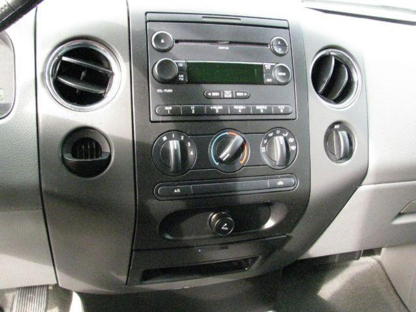 2007 Red Ford F-150 XLT SuperCrew 2WD (1FTRW12W87F) with an 4.6L V8 SOHC 16V engine, 4-Speed Automatic transmission, located at 2443 Albert Pike, Hot Springs, AR, 71913, (501) 623-6255, 34.492222, -93.109993 - Photo#10