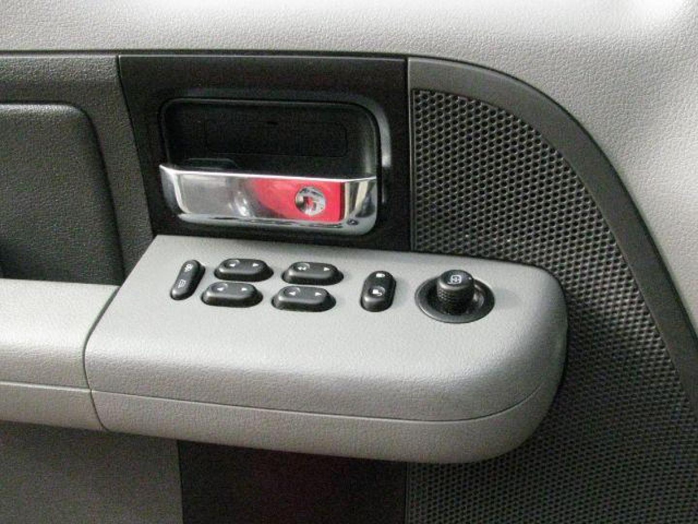 2007 Red Ford F-150 XLT SuperCrew 2WD (1FTRW12W87F) with an 4.6L V8 SOHC 16V engine, 4-Speed Automatic transmission, located at 2443 Albert Pike, Hot Springs, AR, 71913, (501) 623-6255, 34.492222, -93.109993 - Photo#11