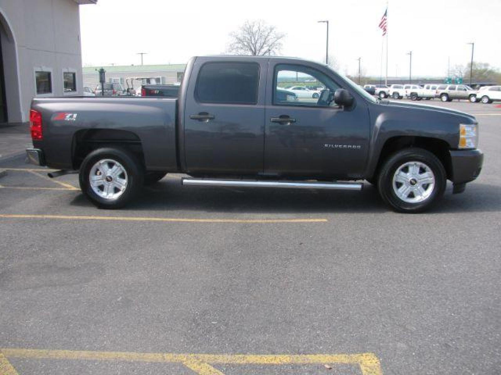 2010 Gray Chevrolet Silverado 1500 LT1 Crew Cab 4WD (3GCRKSE3XAG) with an 5.3L V8 OHV 16V FFV engine, 6-Speed Automatic transmission, located at 2443 Albert Pike, Hot Springs, AR, 71913, (501) 623-6255, 34.492222, -93.109993 - Photo #1