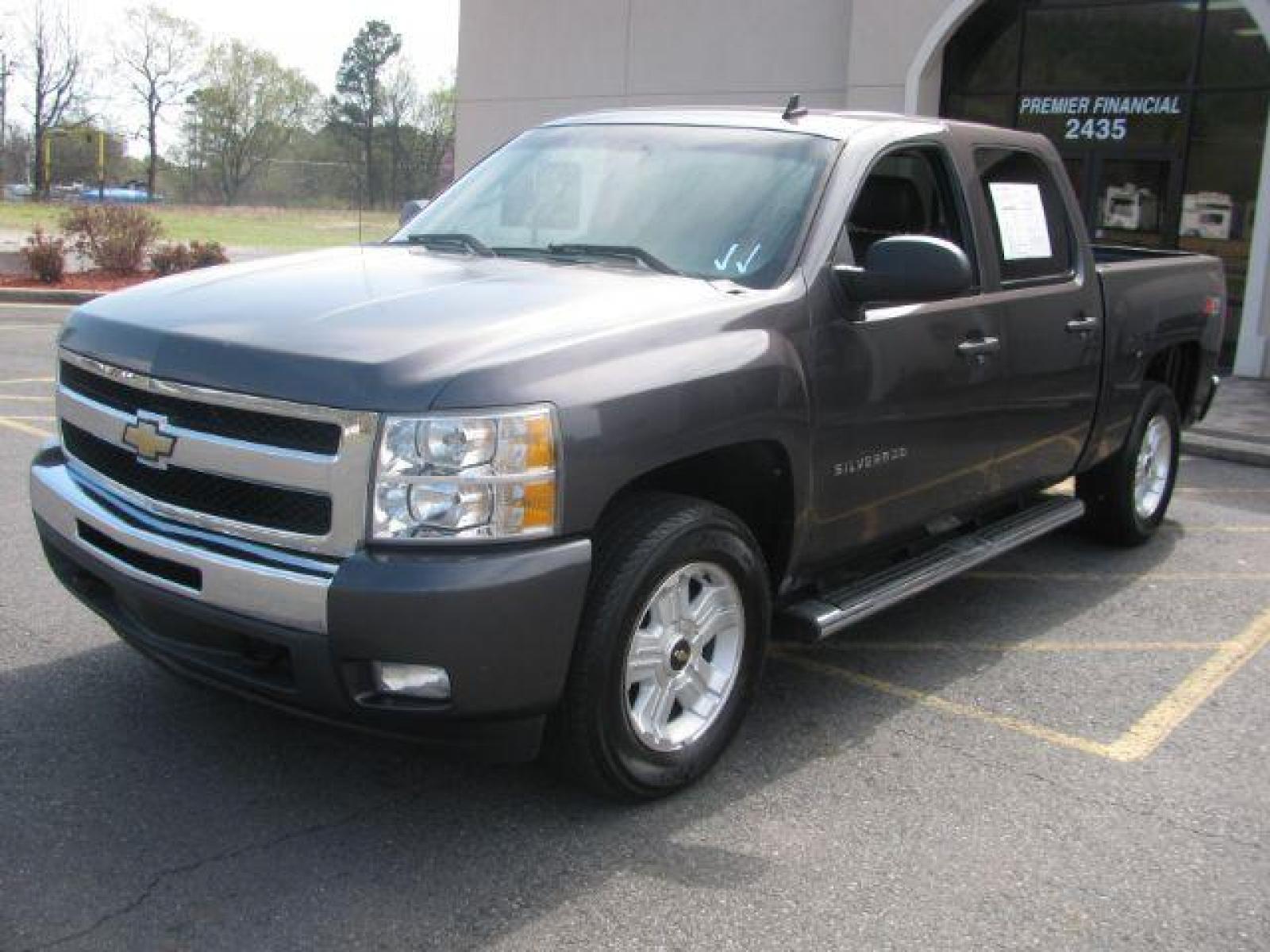 2010 Gray Chevrolet Silverado 1500 LT1 Crew Cab 4WD (3GCRKSE3XAG) with an 5.3L V8 OHV 16V FFV engine, 6-Speed Automatic transmission, located at 2443 Albert Pike, Hot Springs, AR, 71913, (501) 623-6255, 34.492222, -93.109993 - Photo #6
