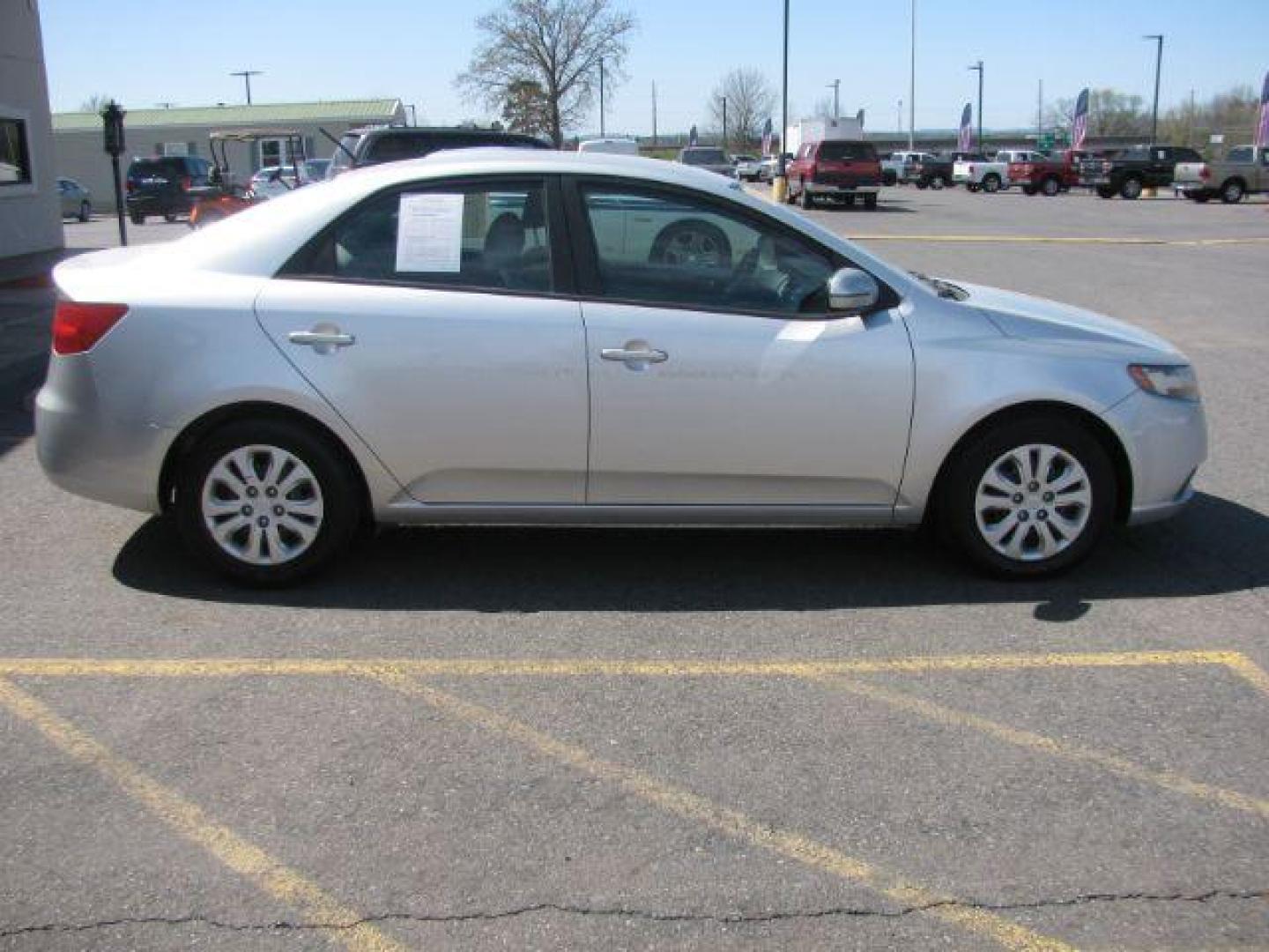 2011 Silver Kia Forte EX (KNAFU4A20B5) with an 2.0L L4 DOHC 16V engine, located at 2443 Albert Pike, Hot Springs, AR, 71913, (501) 623-6255, 34.492222, -93.109993 - Photo#4