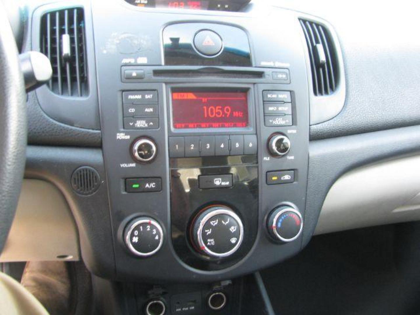 2011 Silver Kia Forte EX (KNAFU4A20B5) with an 2.0L L4 DOHC 16V engine, located at 2443 Albert Pike, Hot Springs, AR, 71913, (501) 623-6255, 34.492222, -93.109993 - Photo#8