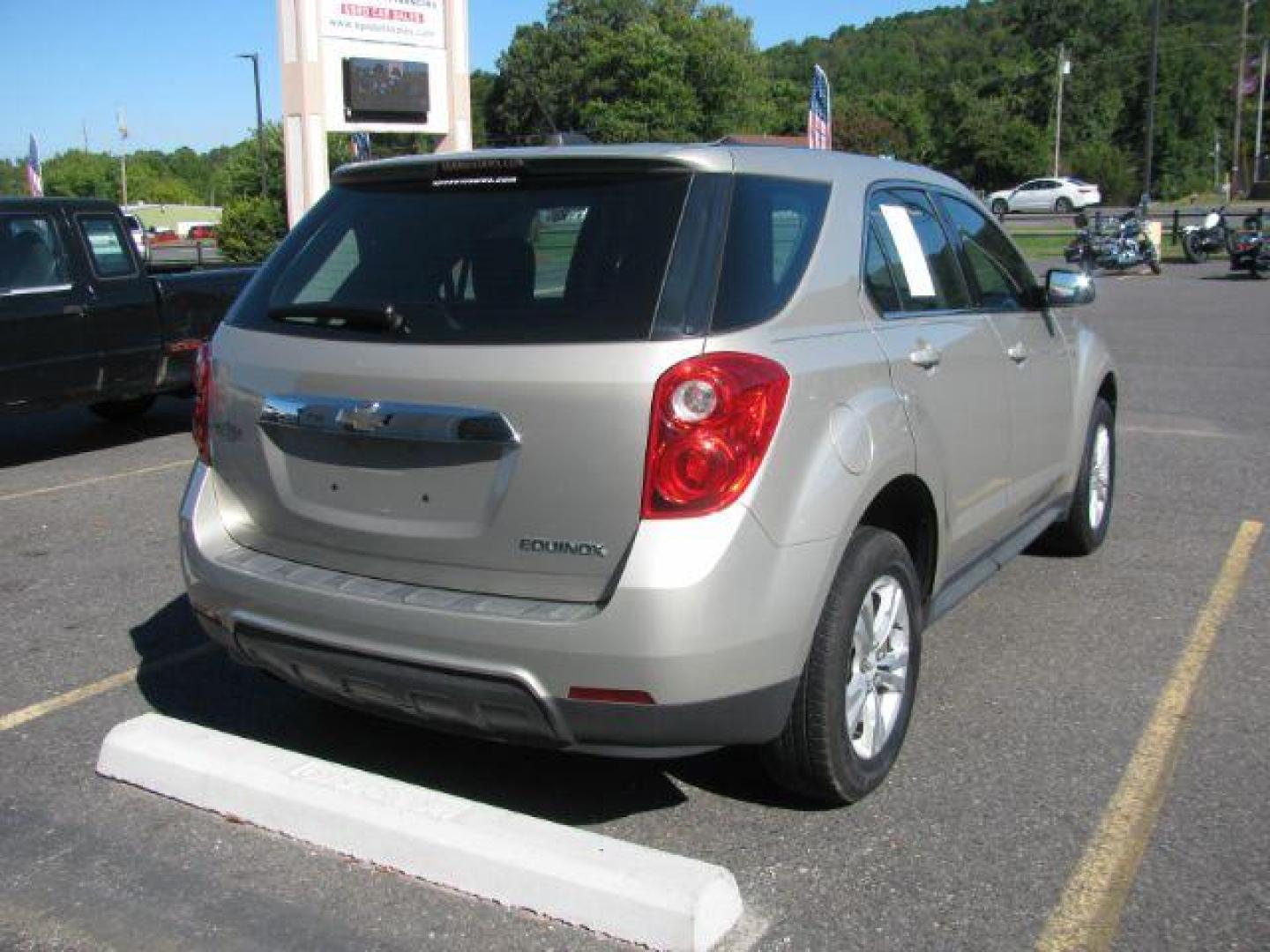 2015 Tan Chevrolet Equinox LS 2WD (2GNALAEK6F6) with an 2.4L L4 DOHC 16V FFV engine, 6-Speed Automatic transmission, located at 2443 Albert Pike, Hot Springs, AR, 71913, (501) 623-6255, 34.492222, -93.109993 - Photo#2