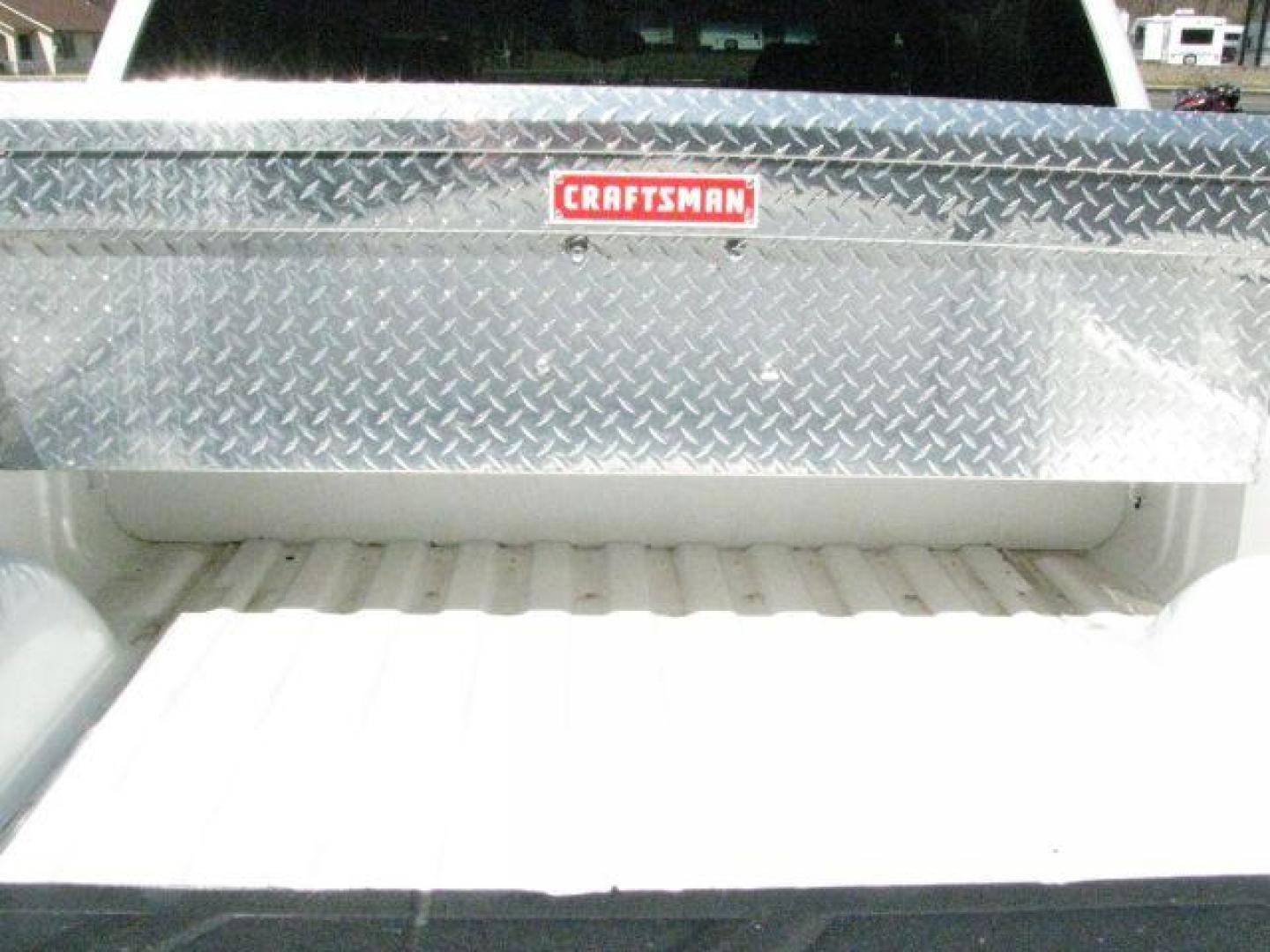 2008 White Chevrolet Silverado 1500 LS Crew Cab 2WD (3GCEC13C78G) with an 4.8L V8 OHV 16V engine, 4-Speed Automatic transmission, located at 2443 Albert Pike, Hot Springs, AR, 71913, (501) 623-6255, 34.492222, -93.109993 - Photo#3