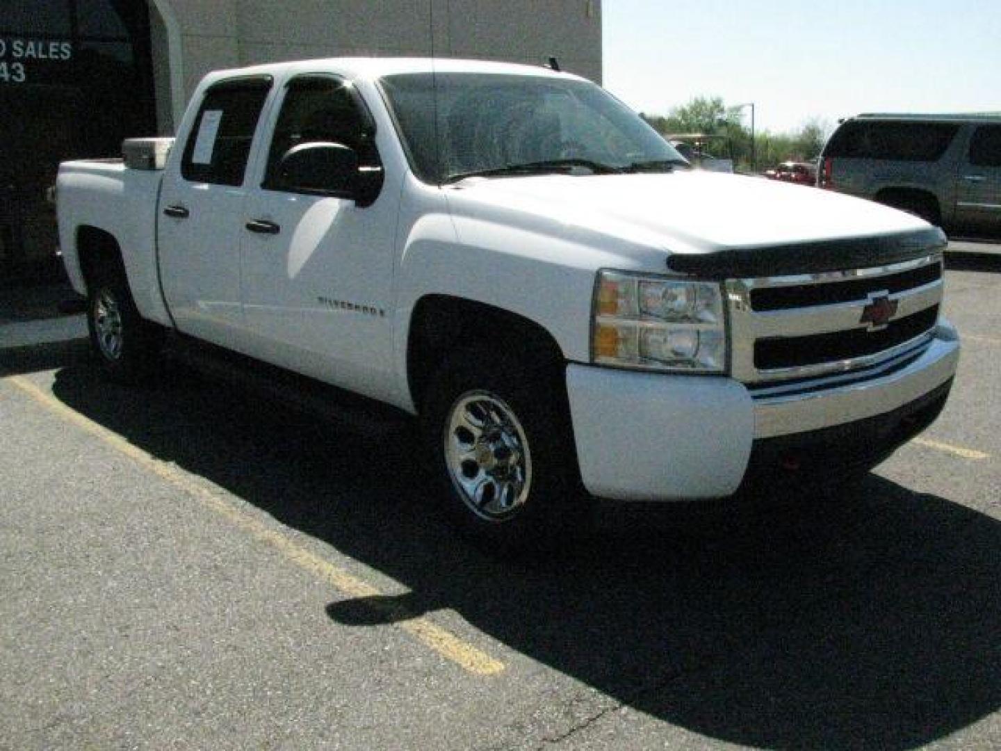 2008 White Chevrolet Silverado 1500 LS Crew Cab 2WD (3GCEC13C78G) with an 4.8L V8 OHV 16V engine, 4-Speed Automatic transmission, located at 2443 Albert Pike, Hot Springs, AR, 71913, (501) 623-6255, 34.492222, -93.109993 - Photo#6