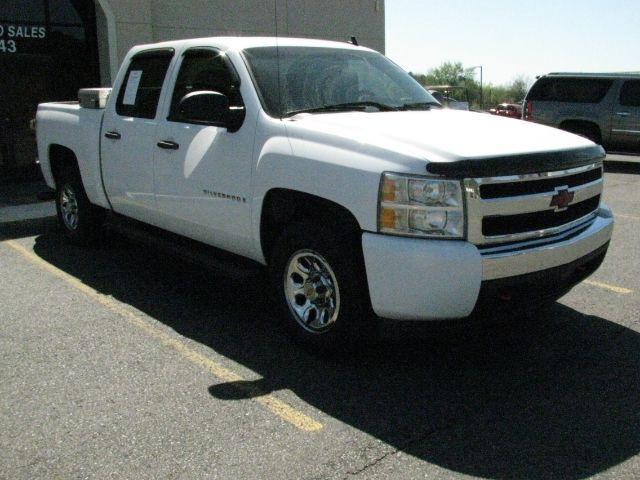 2008 White Chevrolet Silverado 1500 LS Crew Cab 2WD (3GCEC13C78G) with an 4.8L V8 OHV 16V engine, 4-Speed Automatic transmission, located at 2443 Albert Pike, Hot Springs, AR, 71913, (501) 623-6255, 34.492222, -93.109993 - Photo#6