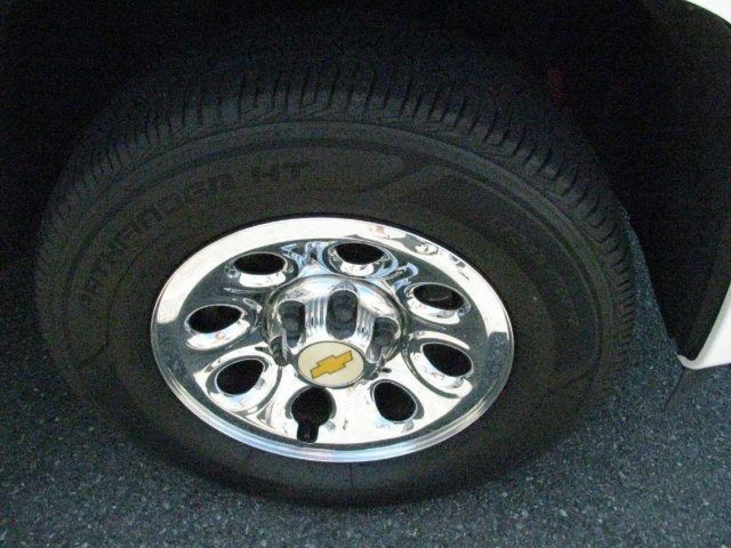 2008 White Chevrolet Silverado 1500 LS Crew Cab 2WD (3GCEC13C78G) with an 4.8L V8 OHV 16V engine, 4-Speed Automatic transmission, located at 2443 Albert Pike, Hot Springs, AR, 71913, (501) 623-6255, 34.492222, -93.109993 - Photo#7