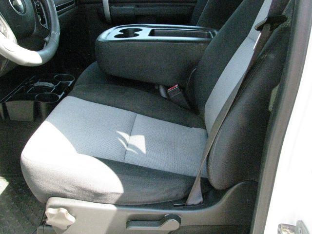 2008 White Chevrolet Silverado 1500 LS Crew Cab 2WD (3GCEC13C78G) with an 4.8L V8 OHV 16V engine, 4-Speed Automatic transmission, located at 2443 Albert Pike, Hot Springs, AR, 71913, (501) 623-6255, 34.492222, -93.109993 - Photo#9