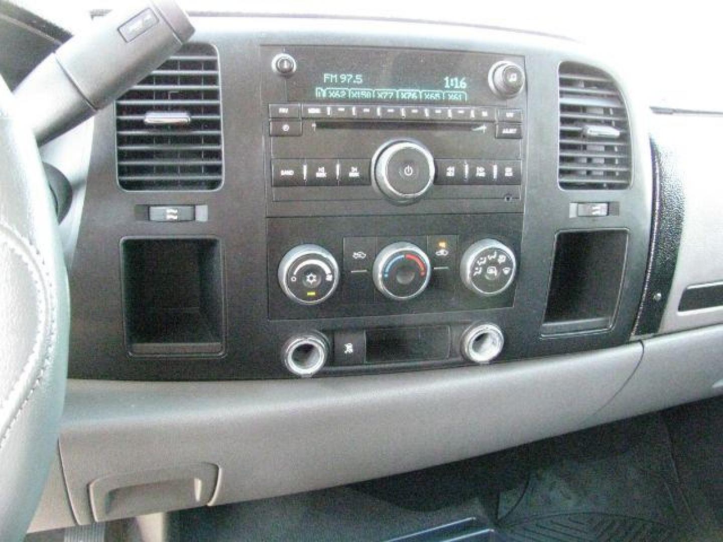 2008 White Chevrolet Silverado 1500 LS Crew Cab 2WD (3GCEC13C78G) with an 4.8L V8 OHV 16V engine, 4-Speed Automatic transmission, located at 2443 Albert Pike, Hot Springs, AR, 71913, (501) 623-6255, 34.492222, -93.109993 - Photo#10