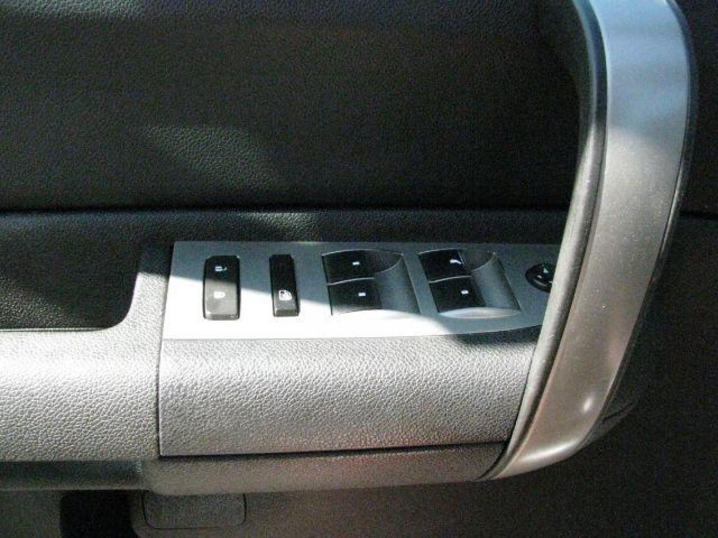 2008 White Chevrolet Silverado 1500 LS Crew Cab 2WD (3GCEC13C78G) with an 4.8L V8 OHV 16V engine, 4-Speed Automatic transmission, located at 2443 Albert Pike, Hot Springs, AR, 71913, (501) 623-6255, 34.492222, -93.109993 - Photo#11