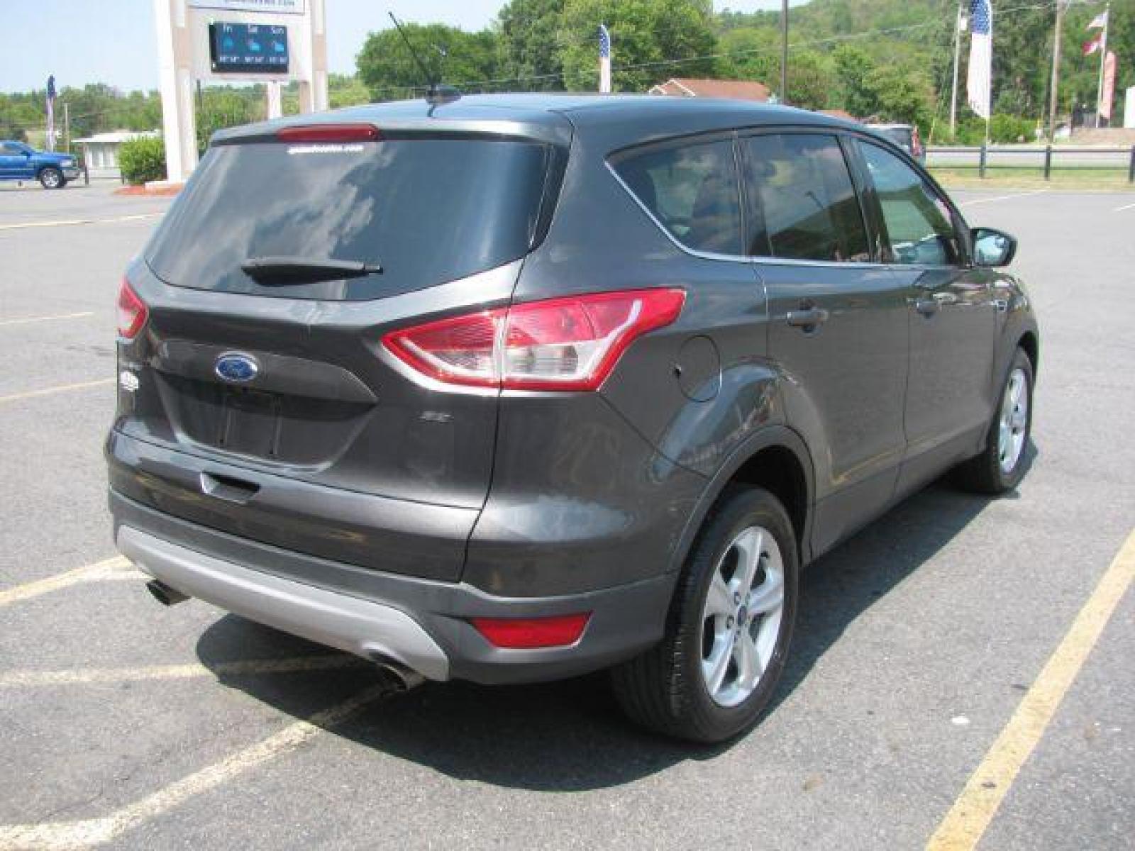 2016 Gray Ford Escape SE FWD (1FMCU0G75GU) with an 2.5L L4 DOHC 16V engine, 6-Speed Automatic transmission, located at 2443 Albert Pike, Hot Springs, AR, 71913, (501) 623-6255, 34.492222, -93.109993 - LISTED FEATURES MAY BE OPTIONAL AND NOT INCLUDED ON THIS VEHICLE!!! - Photo #3